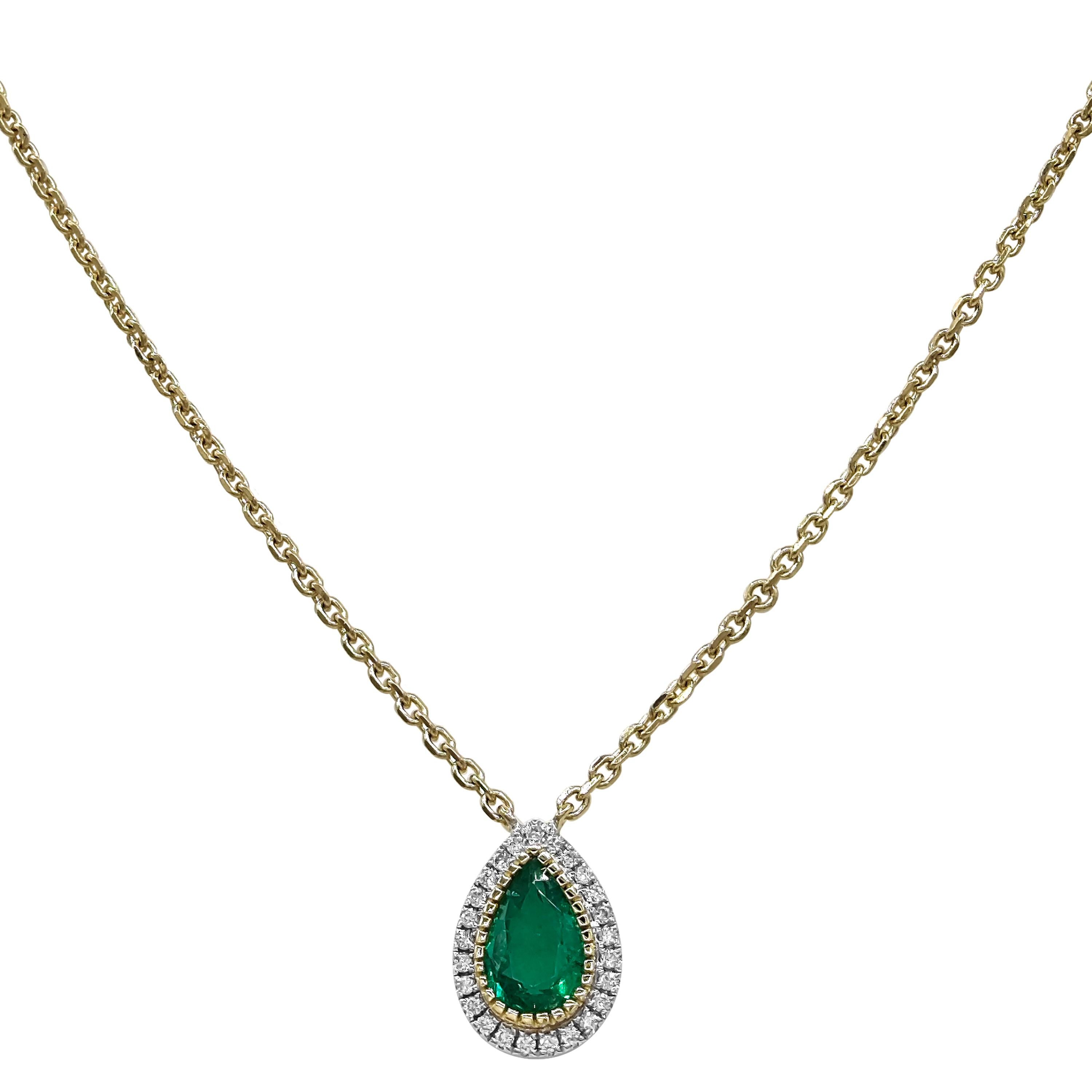 Taille ovale Collier en or jaune avec émeraudes et diamants blancs de 1,33 carat en vente