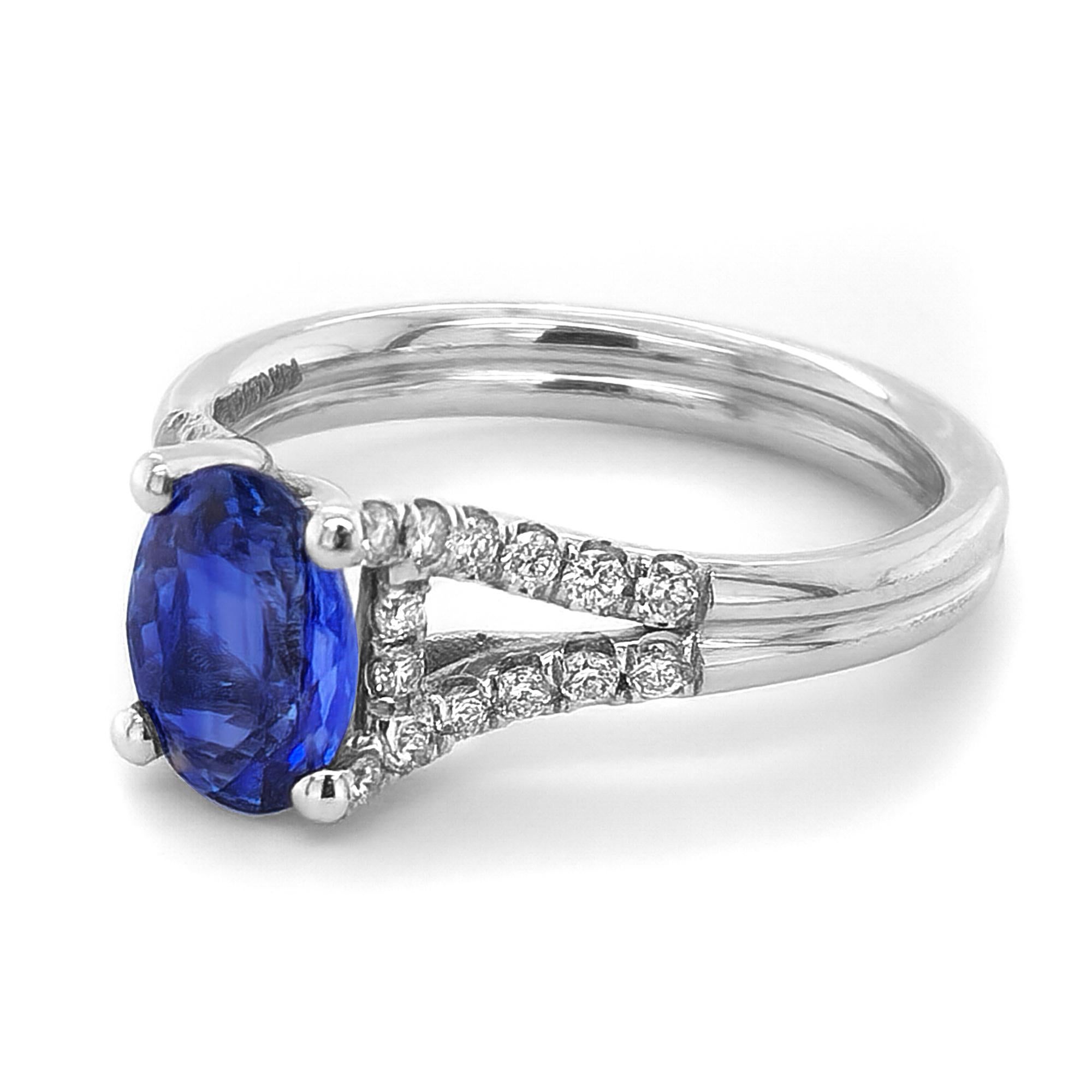Mixed Cut 1.33 Carats Natural Blue Sapphire Diamonds set in 14K White Gold Ring For Sale