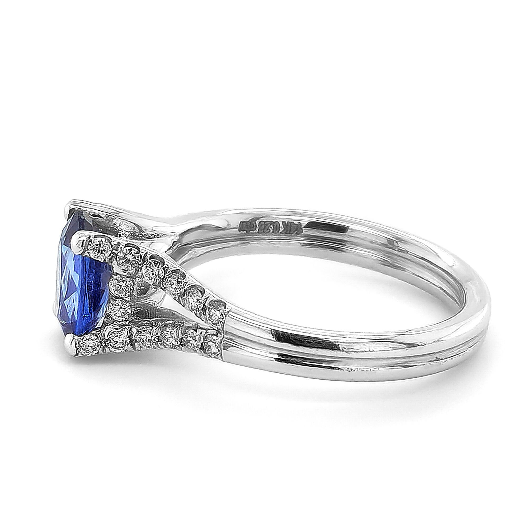 1.33 Carats Natural Blue Sapphire Diamonds set in 14K White Gold Ring In New Condition For Sale In Los Angeles, CA