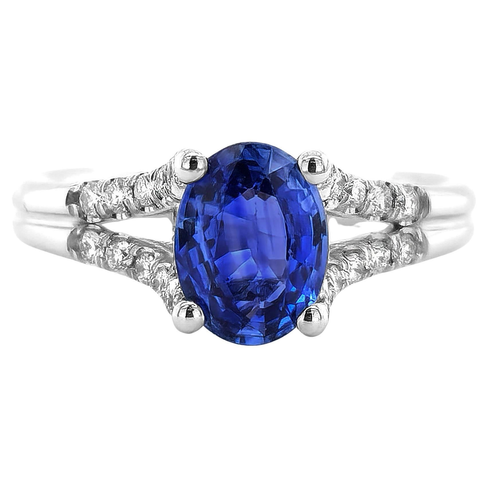 1.33 Carats Natural Blue Sapphire Diamonds set in 14K White Gold Ring For Sale