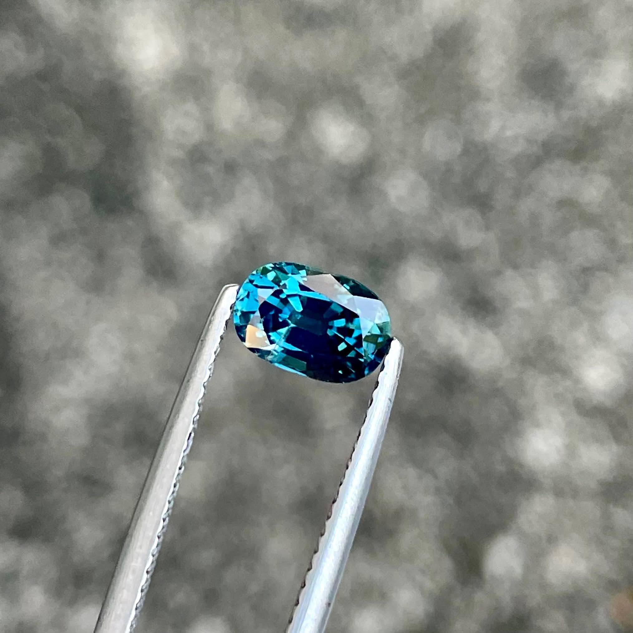 Moderne Pierre précieuse de Madagascar, saphir bleu sarcelle taille ovale de 1,33 carat en vente