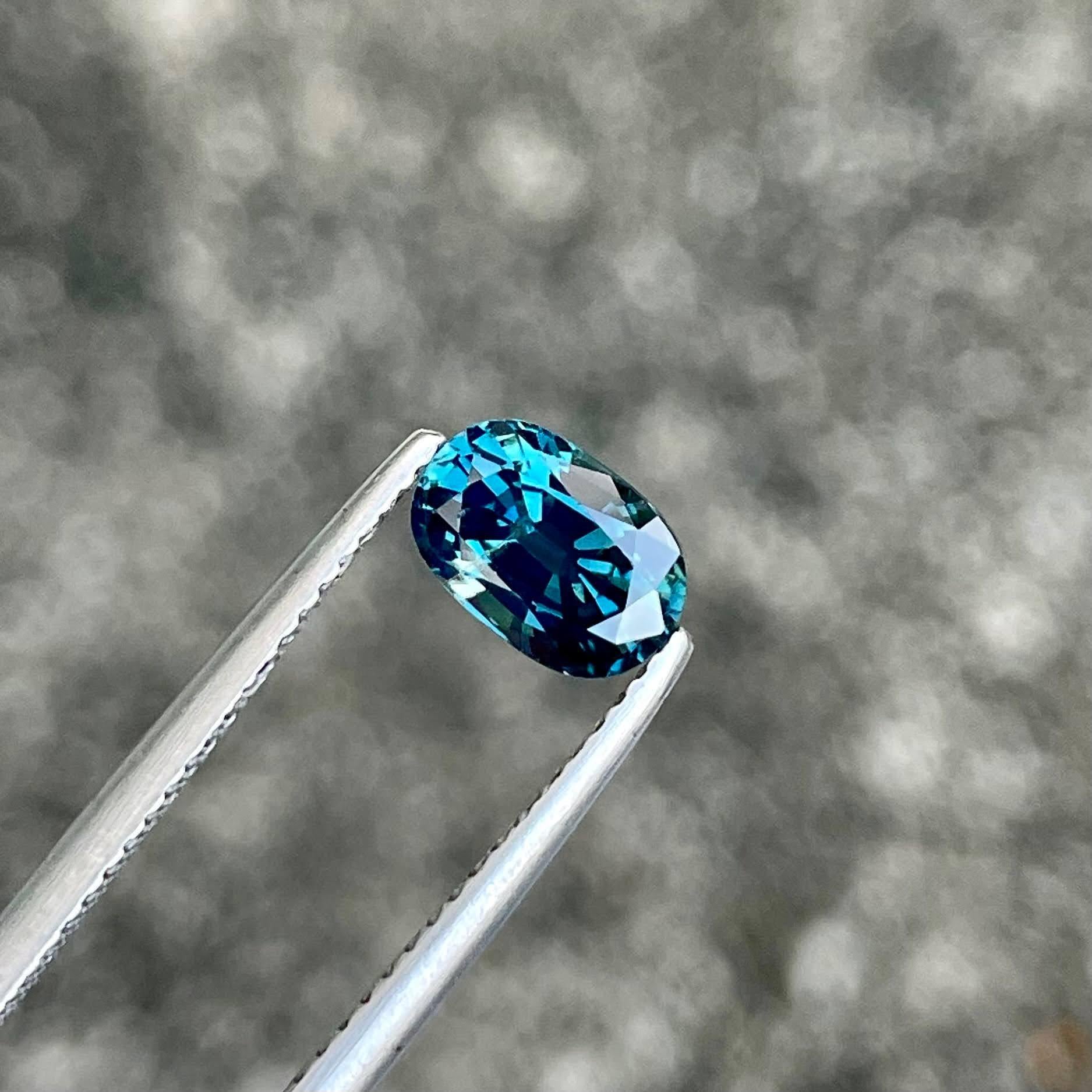 Pierre précieuse de Madagascar, saphir bleu sarcelle taille ovale de 1,33 carat Neuf - En vente à Bangkok, TH