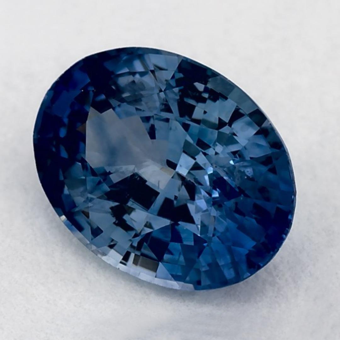 Ein sehr wertvoller September-Geburtsstein mit einer bezaubernden blauen Farbe. Man glaubt, dass sie dem Leben Glück und Reichtum bringen.

Entdecken Sie die lebendige Kollektion von Smaragden, Rubinen und Saphiren in unserem Geschäft, die als lose