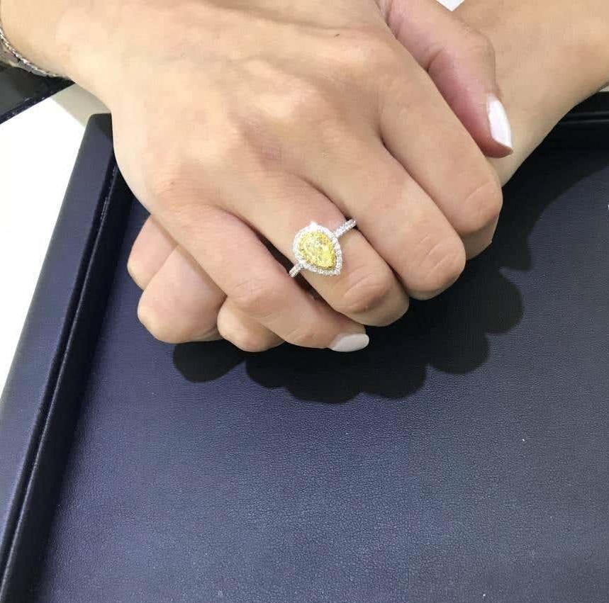 Bague de fiançailles double halo en diamant jaune taille poire de 1,33 carat certifié GIA en vente 10