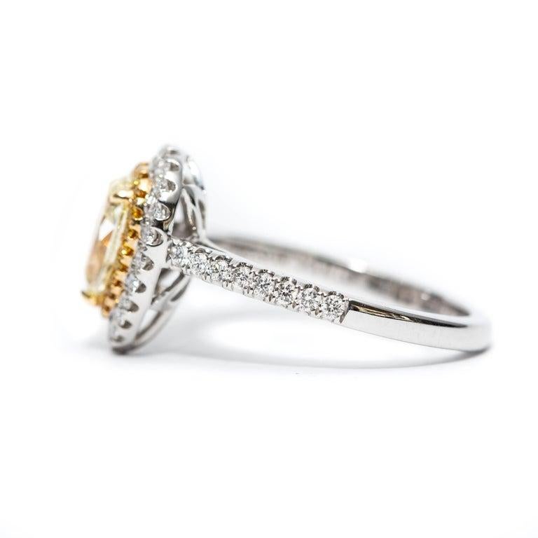 Bague de fiançailles double halo en diamant jaune taille poire de 1,33 carat certifié GIA en vente 6