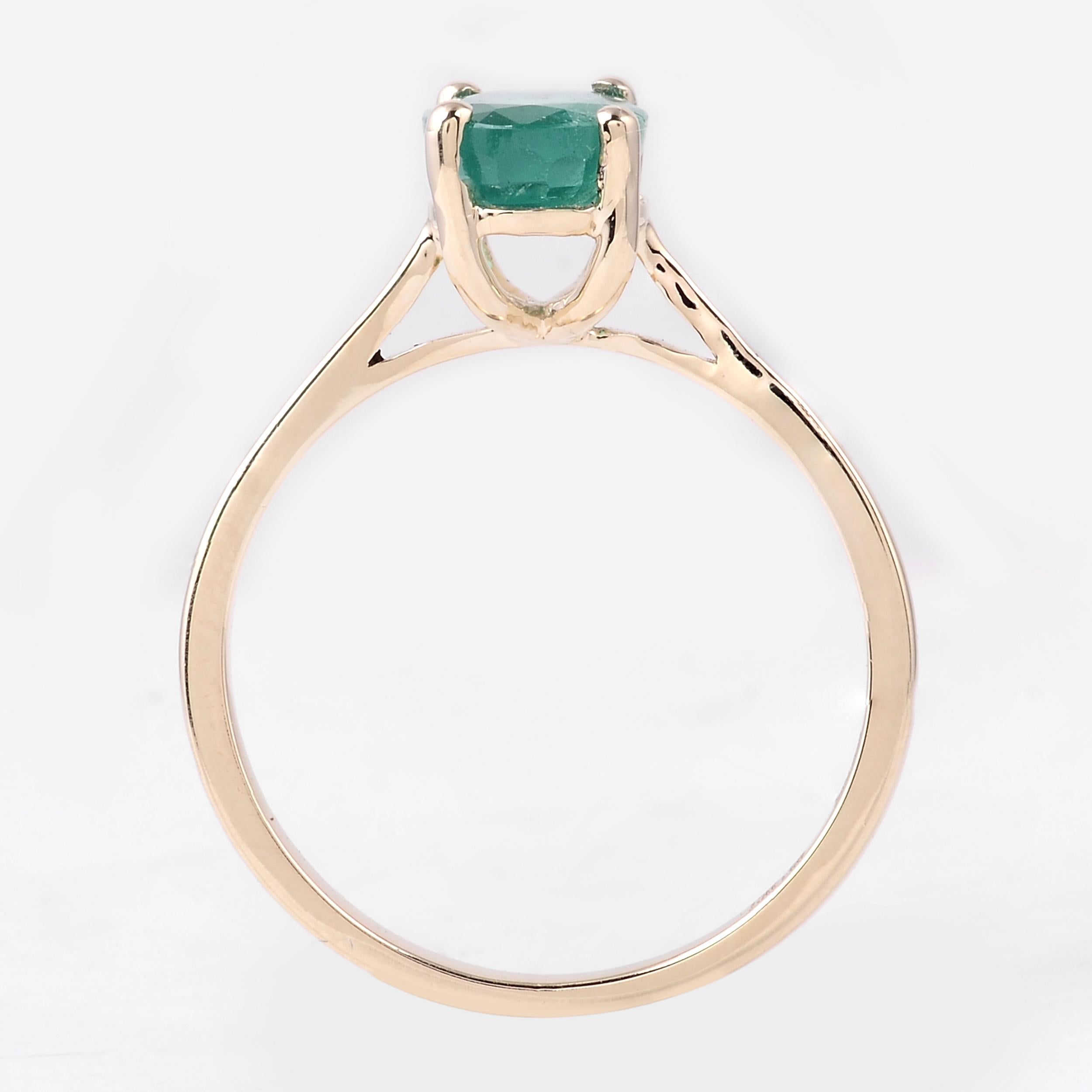 Elegant 14K 1.33ct Emerald Cocktail Ring, Size 7 - Timeless & Elegant Jewelry In New Condition In Holtsville, NY