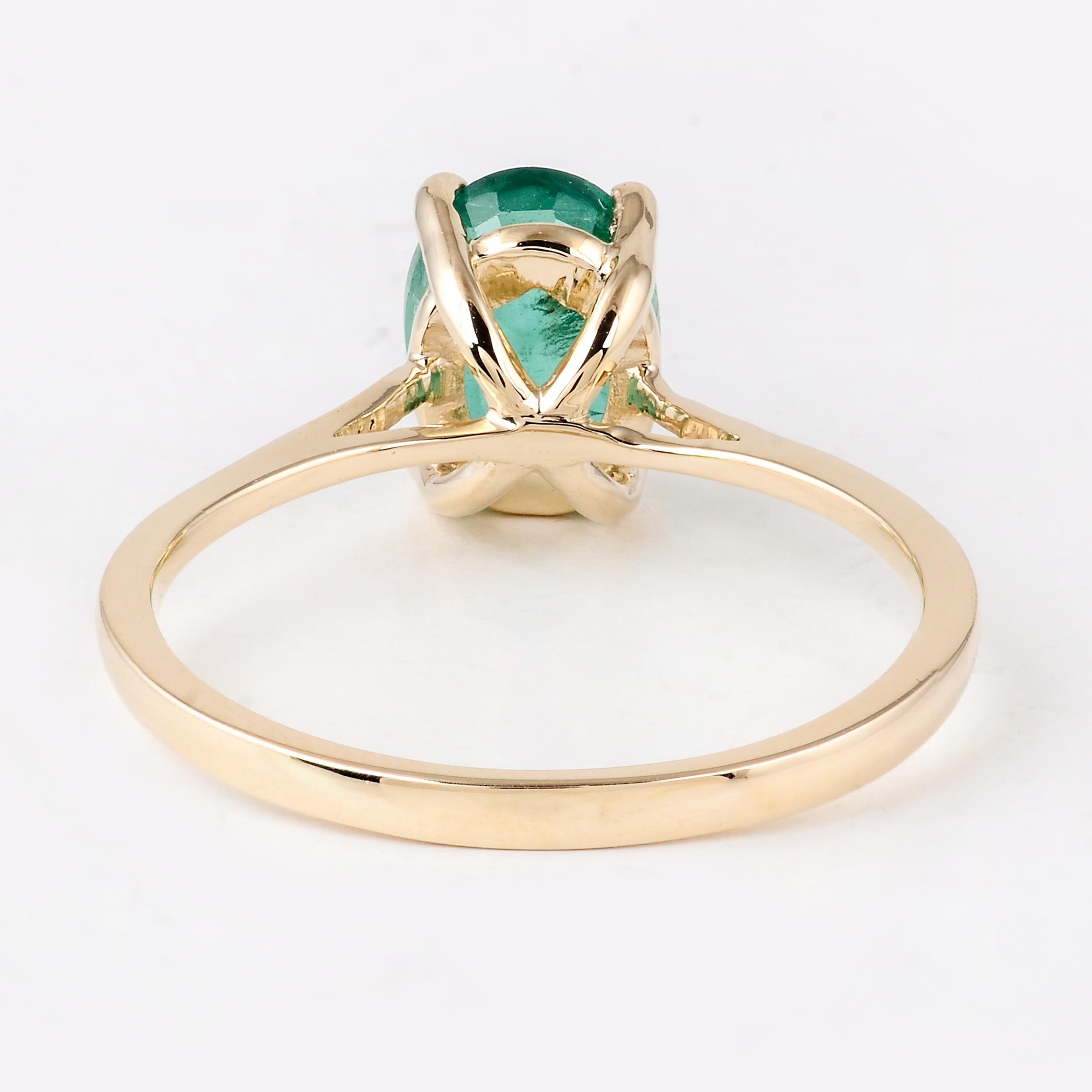 Elegant 14K 1.33ct Emerald Cocktail Ring, Size 7 - Timeless & Elegant Jewelry en vente 2