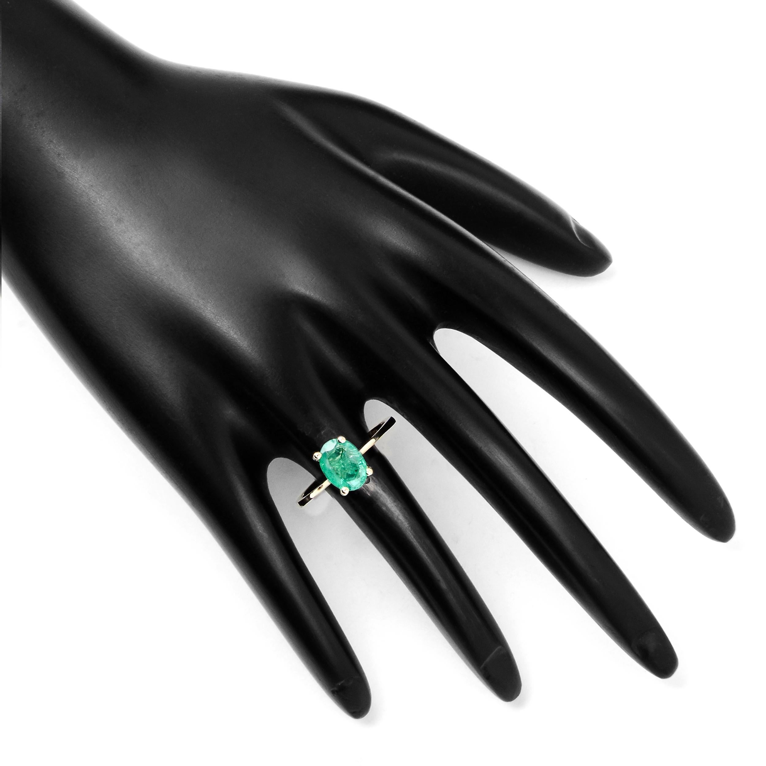 Elegant 14K 1.33ct Emerald Cocktail Ring, Size 7 - Timeless & Elegant Jewelry For Sale 3