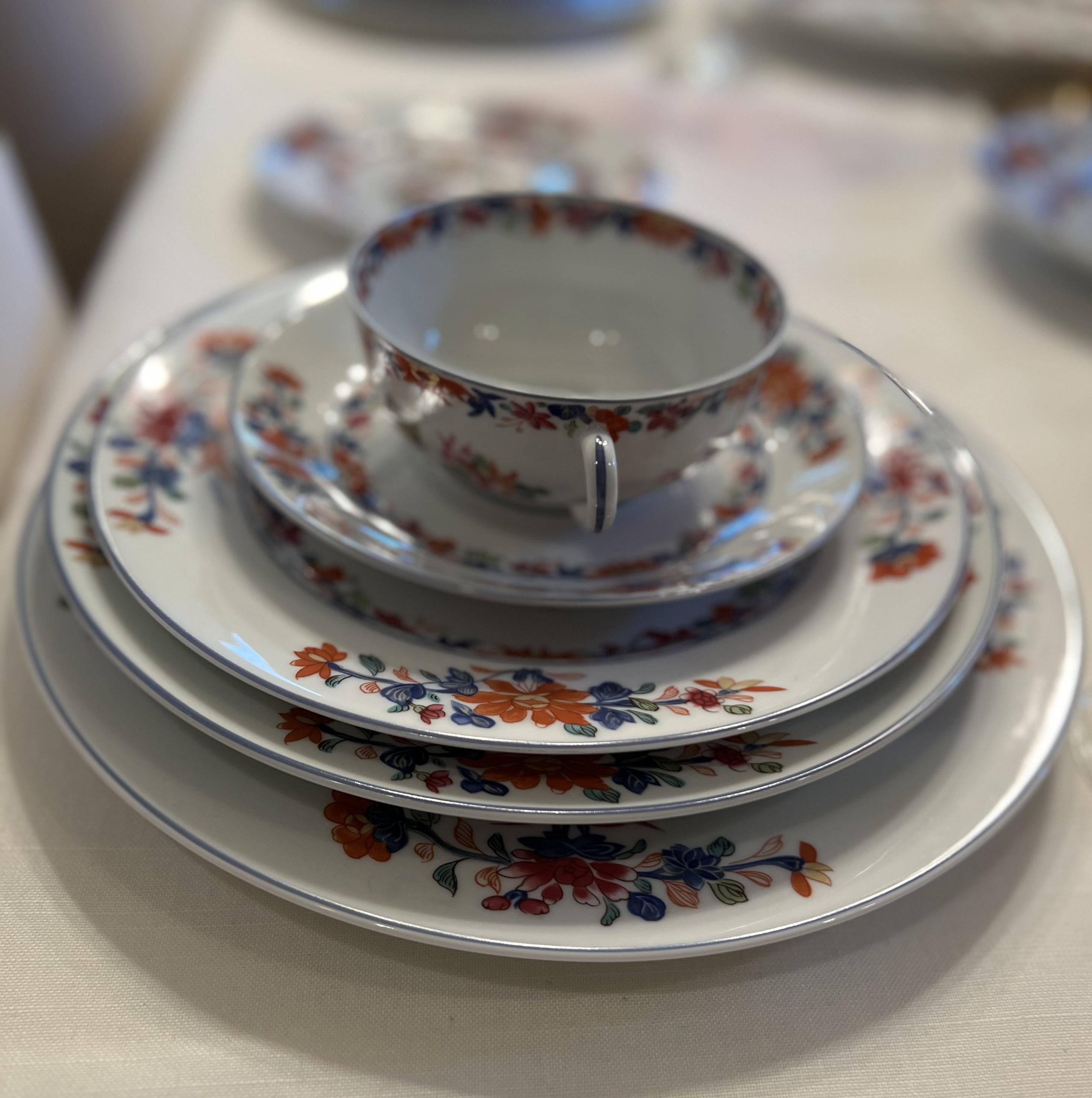 Service de table 133 pièces « House of Puiforcat Kiang She » pour 12 personnes par Limoges, France en vente 8