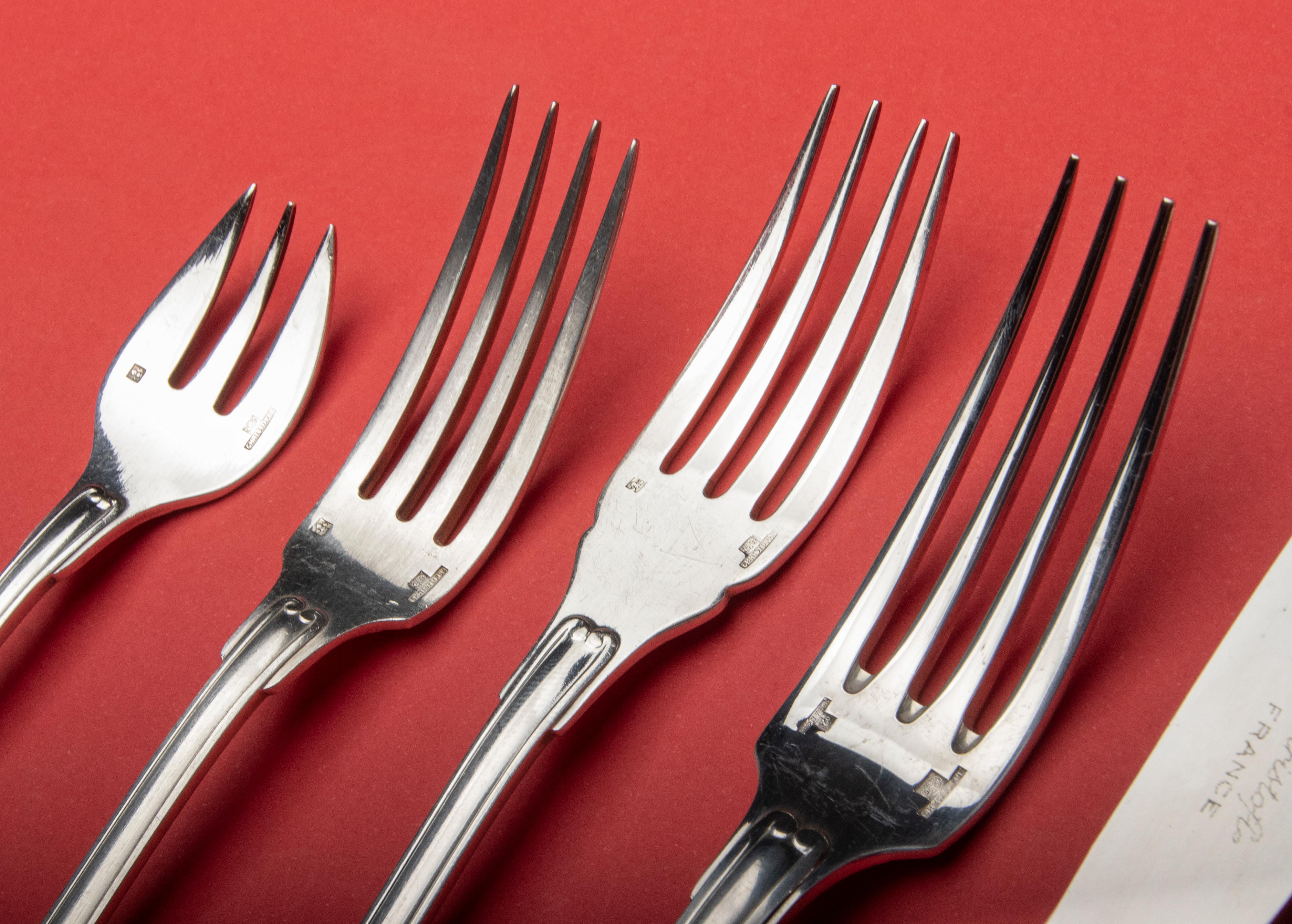 133-Piece Set of Silver-Plated Flatware by Christofle Model Vendome Coquille In Good Condition In Casteren, Noord-Brabant