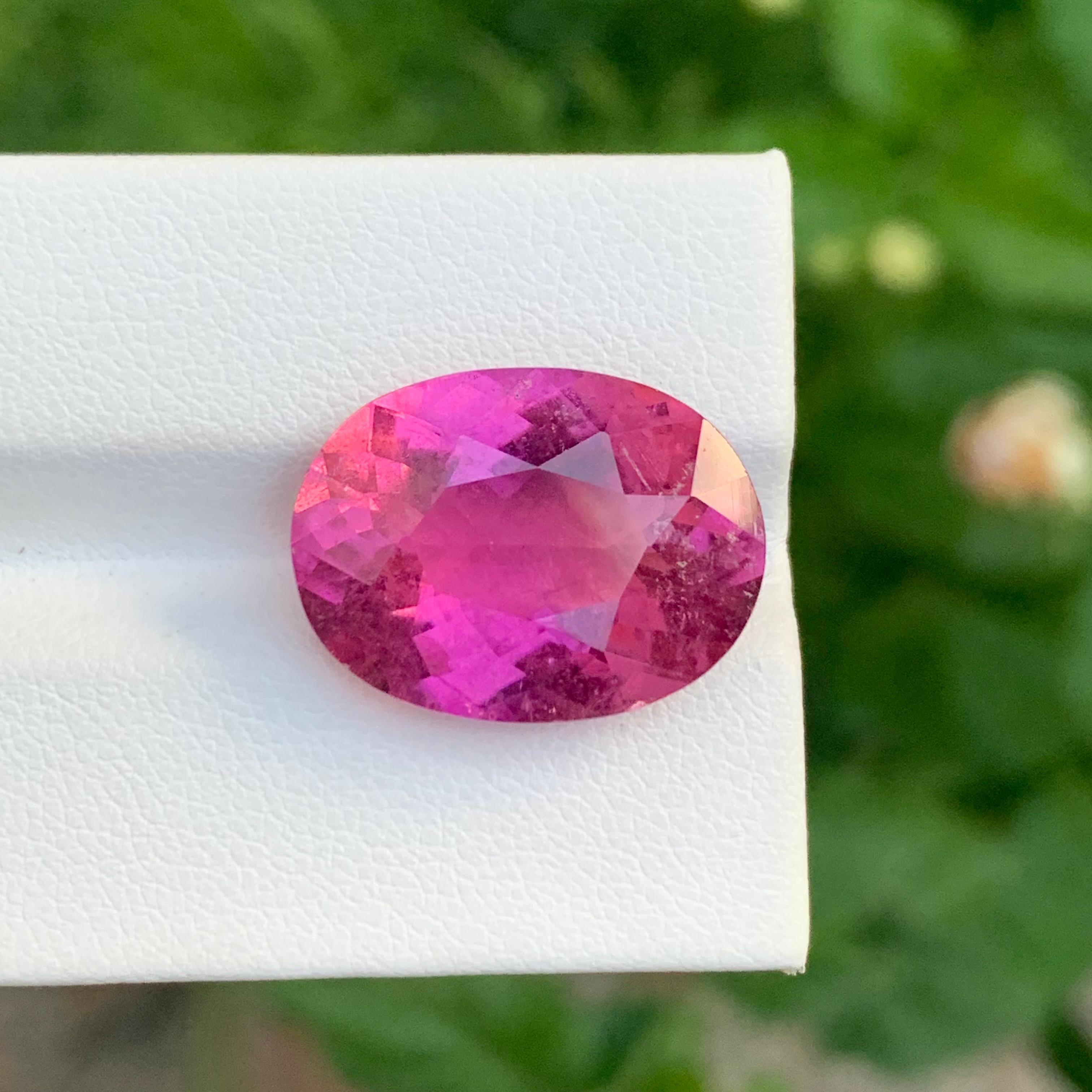 Tourmaline Rubellite en vrac

Poids : 13,30 carats
Dimension : 19,1 x 14,3 x 8 mm
Origine : Afghanistan
Forme : Ovale 
Couleur : rose
Certificat : Sur demande

La tourmaline rubellite, souvent considérée comme la 