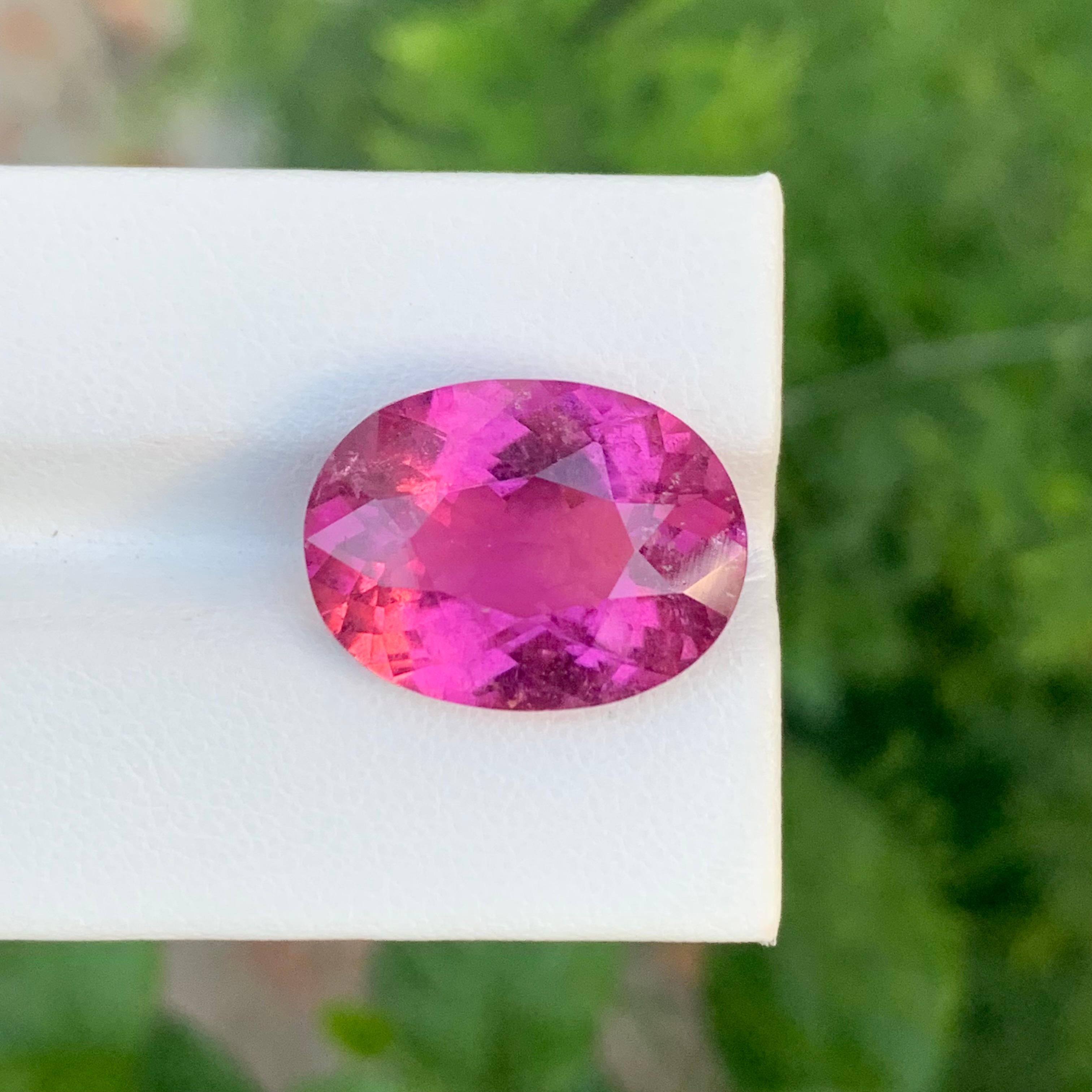 Excellente tourmaline rubellite de forme ovale non sertie de 13,30 carats pour pendentif en vente 1