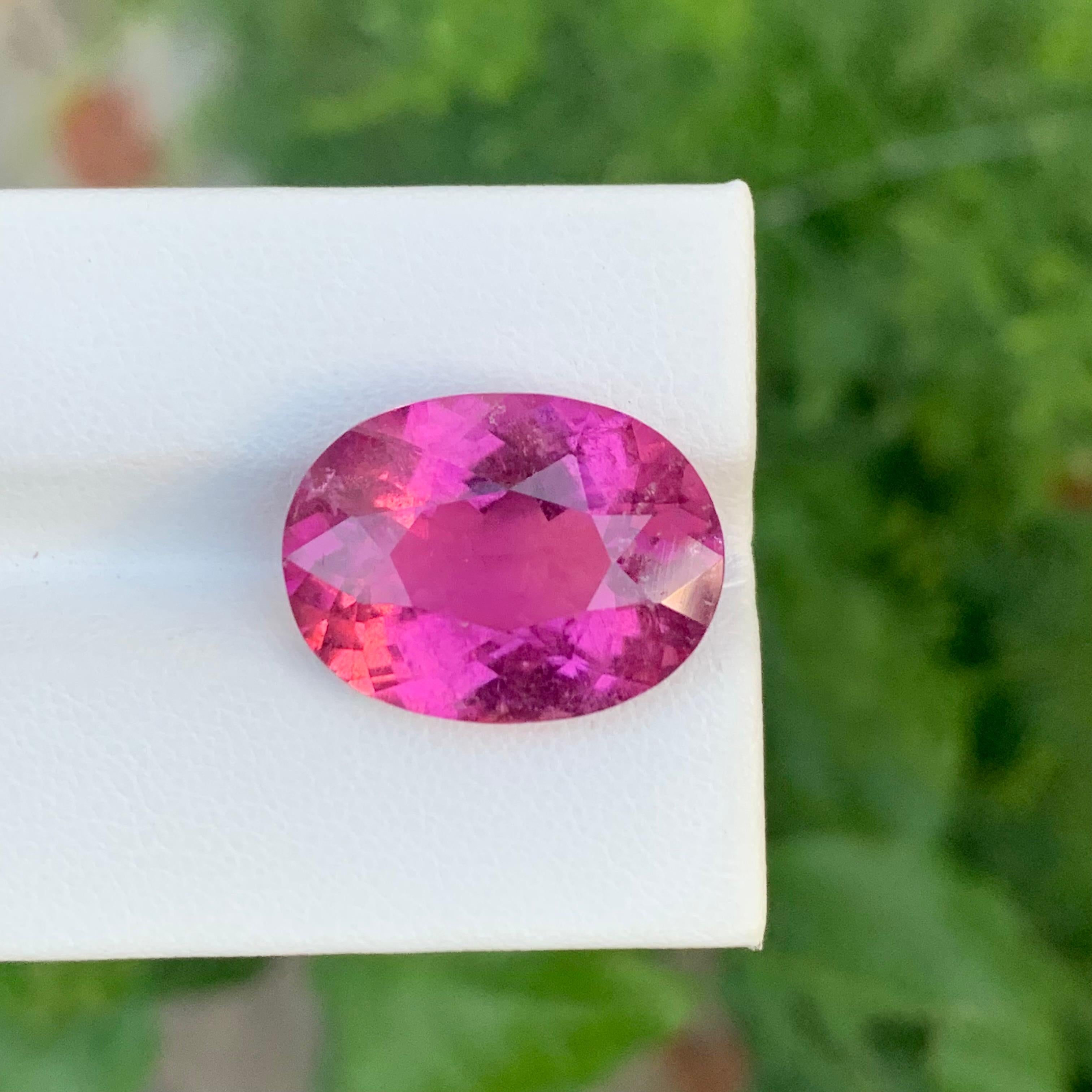 Excellente tourmaline rubellite de forme ovale non sertie de 13,30 carats pour pendentif en vente 2