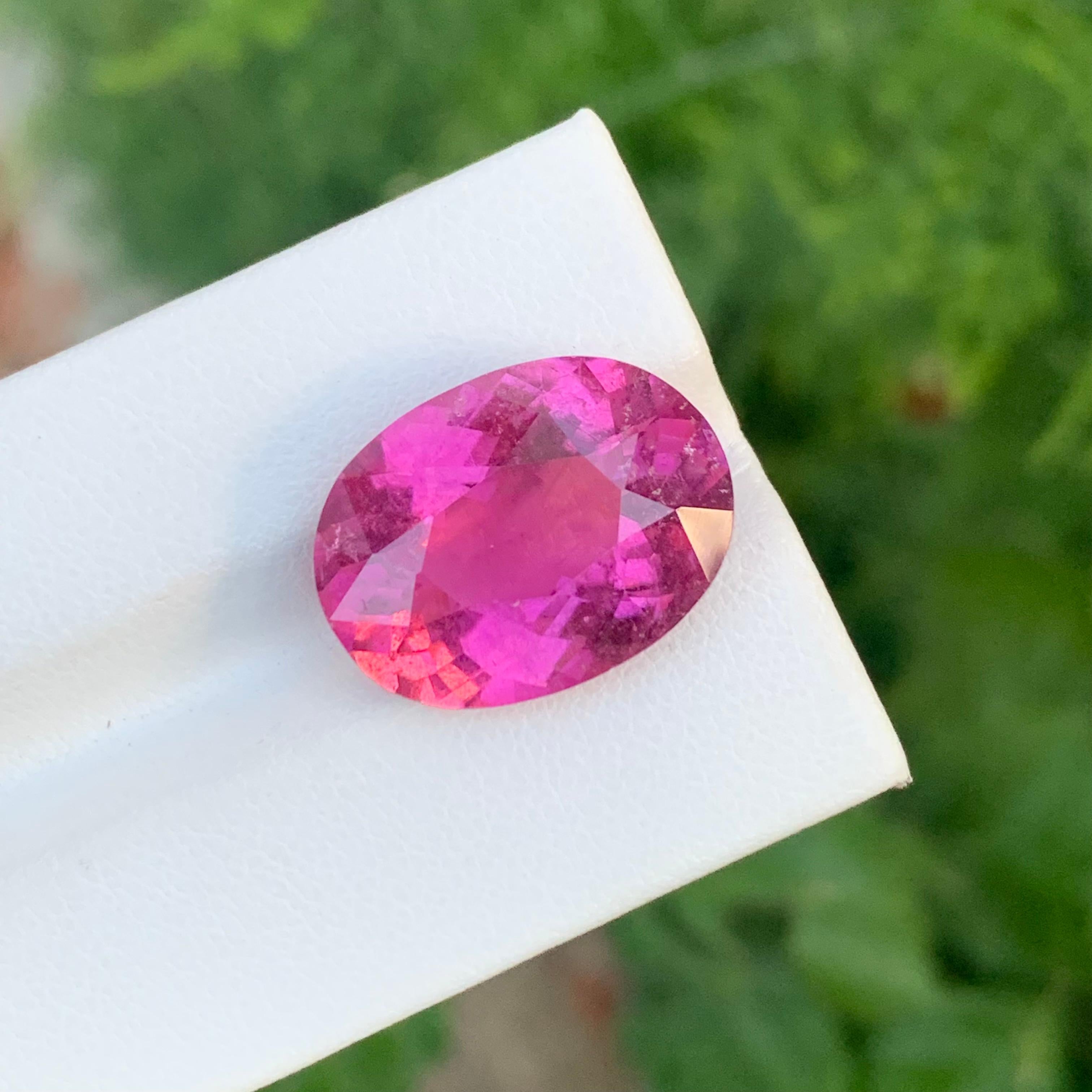 Excellente tourmaline rubellite de forme ovale non sertie de 13,30 carats pour pendentif en vente 3