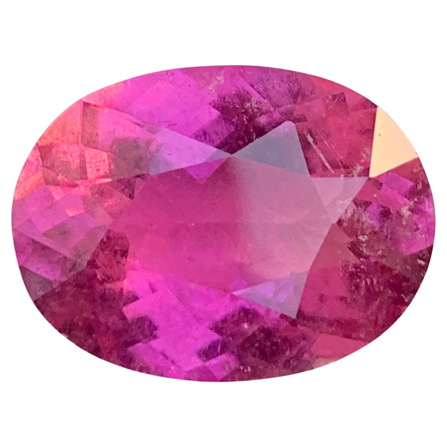 Excellente tourmaline rubellite de forme ovale non sertie de 13,30 carats pour pendentif en vente