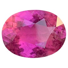 Excellente tourmaline rubellite de forme ovale non sertie de 13,30 carats pour pendentif