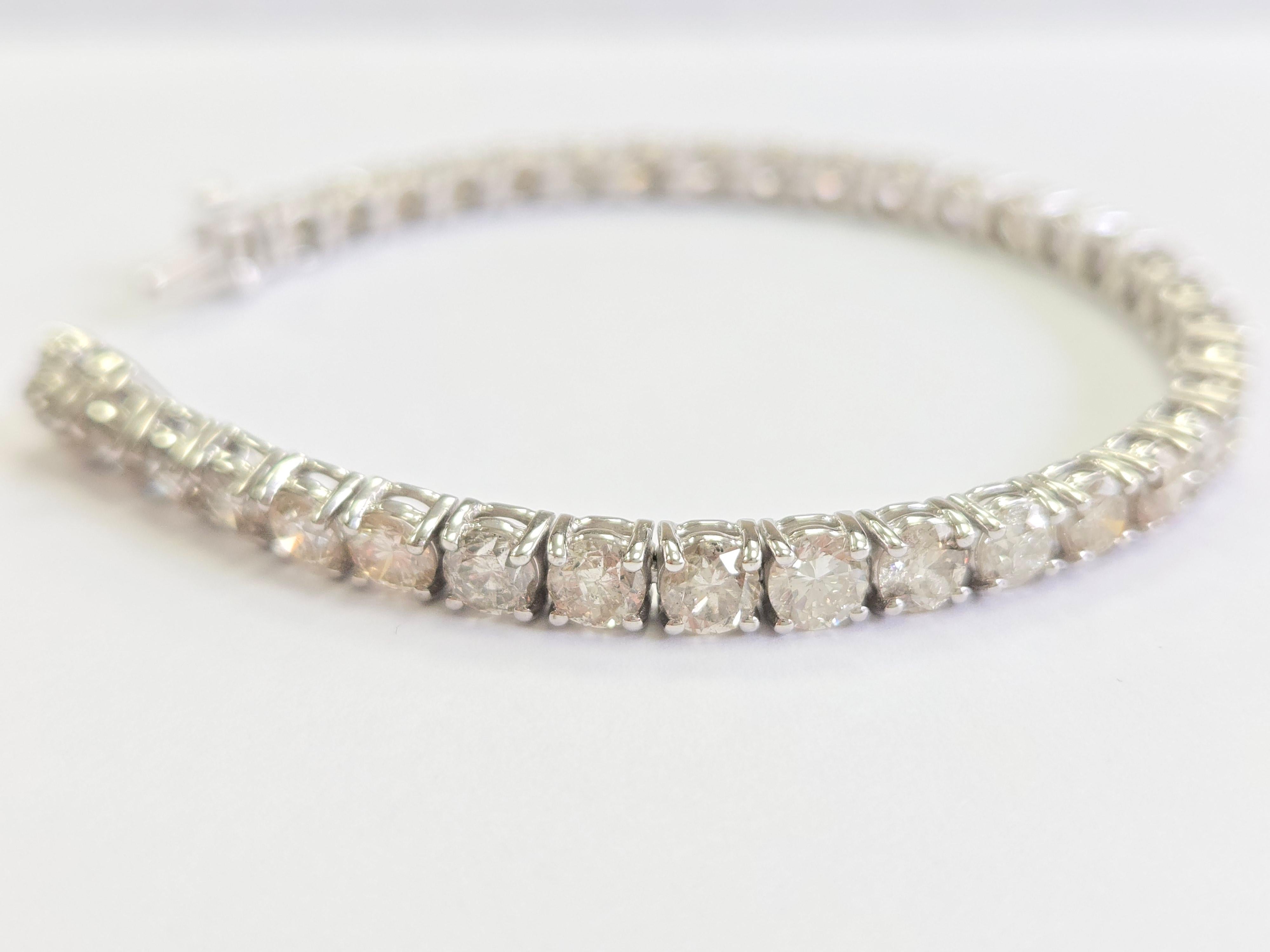 Pulsera de tenis con diamantes naturales de 13,30 quilates y oro blanco de 14 quilates en Nuevo estado para la venta en Great Neck Plaza, NY