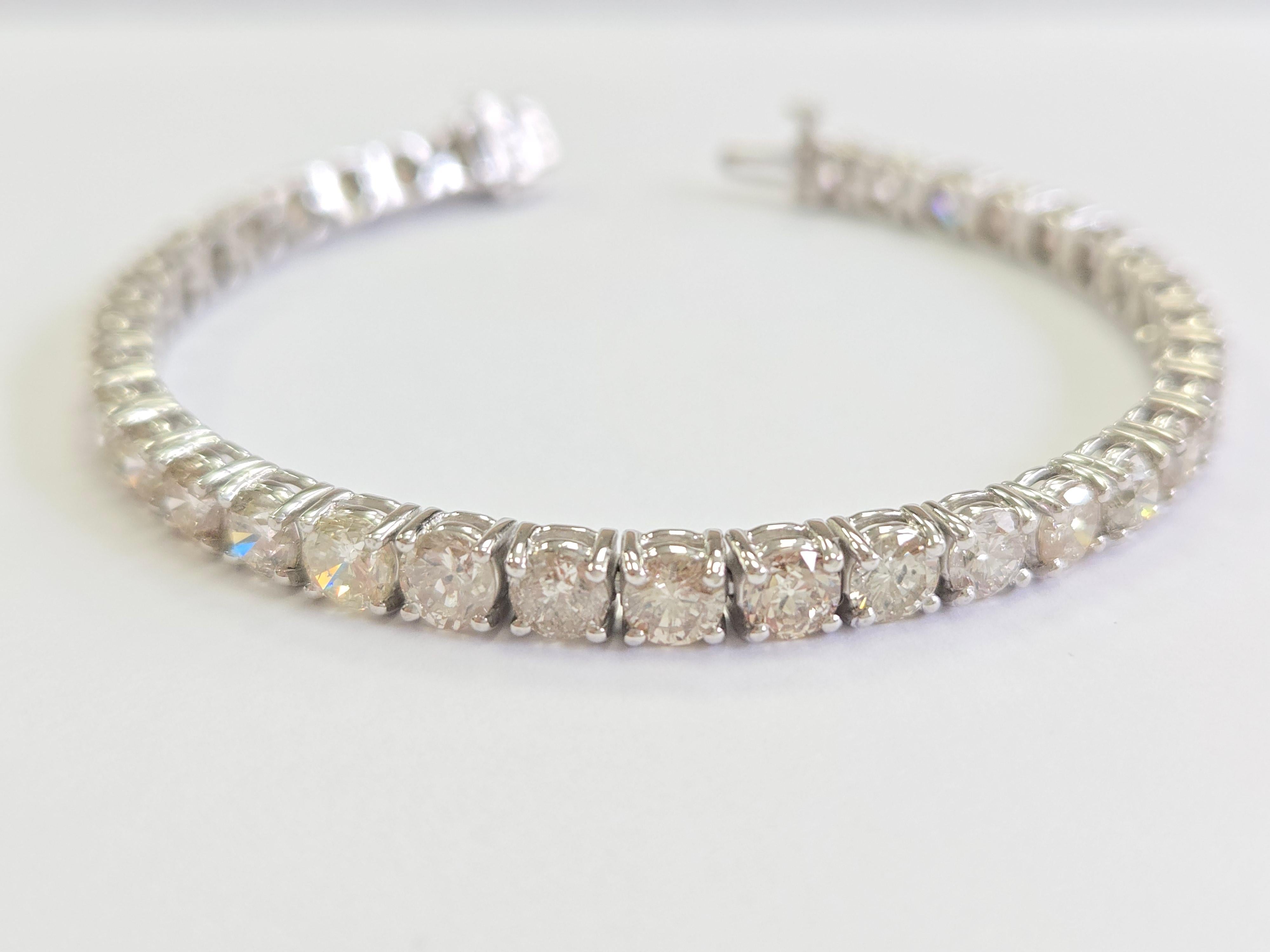 Femenino o masculino Pulsera de tenis con diamantes naturales de 13,30 quilates y oro blanco de 14 quilates en venta