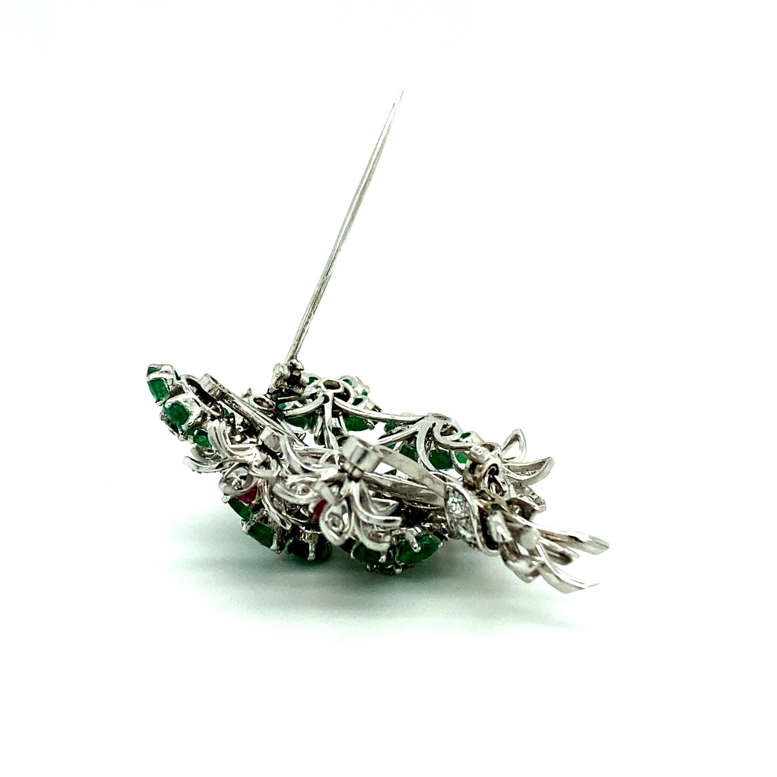 13.30 Ct Ruby & Emerald Platinum Flower Brooch In Excellent Condition For Sale In Miami, FL