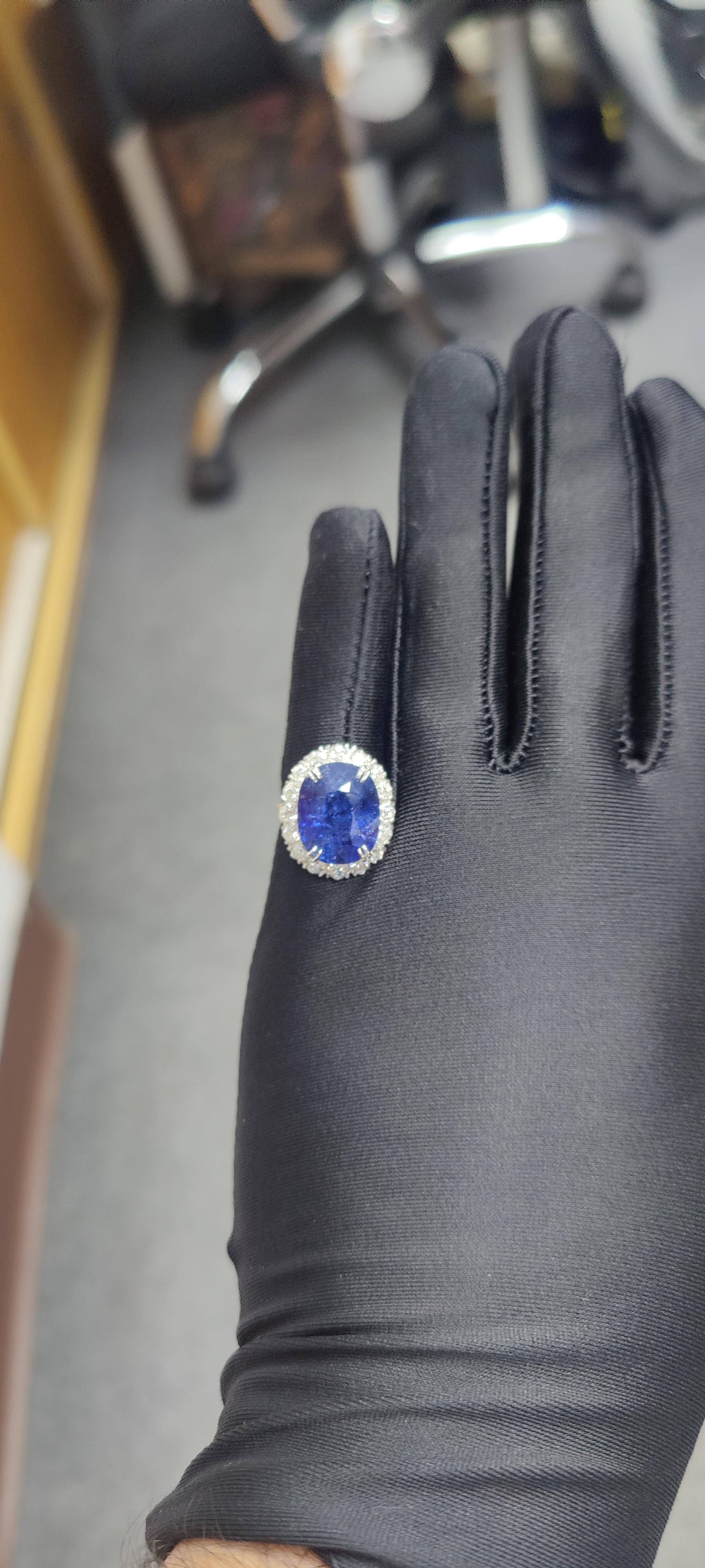 Massive 13.32ct Royal Blue Sapphire & OMC Diamonds Ring in 18K White Gold For Sale 2