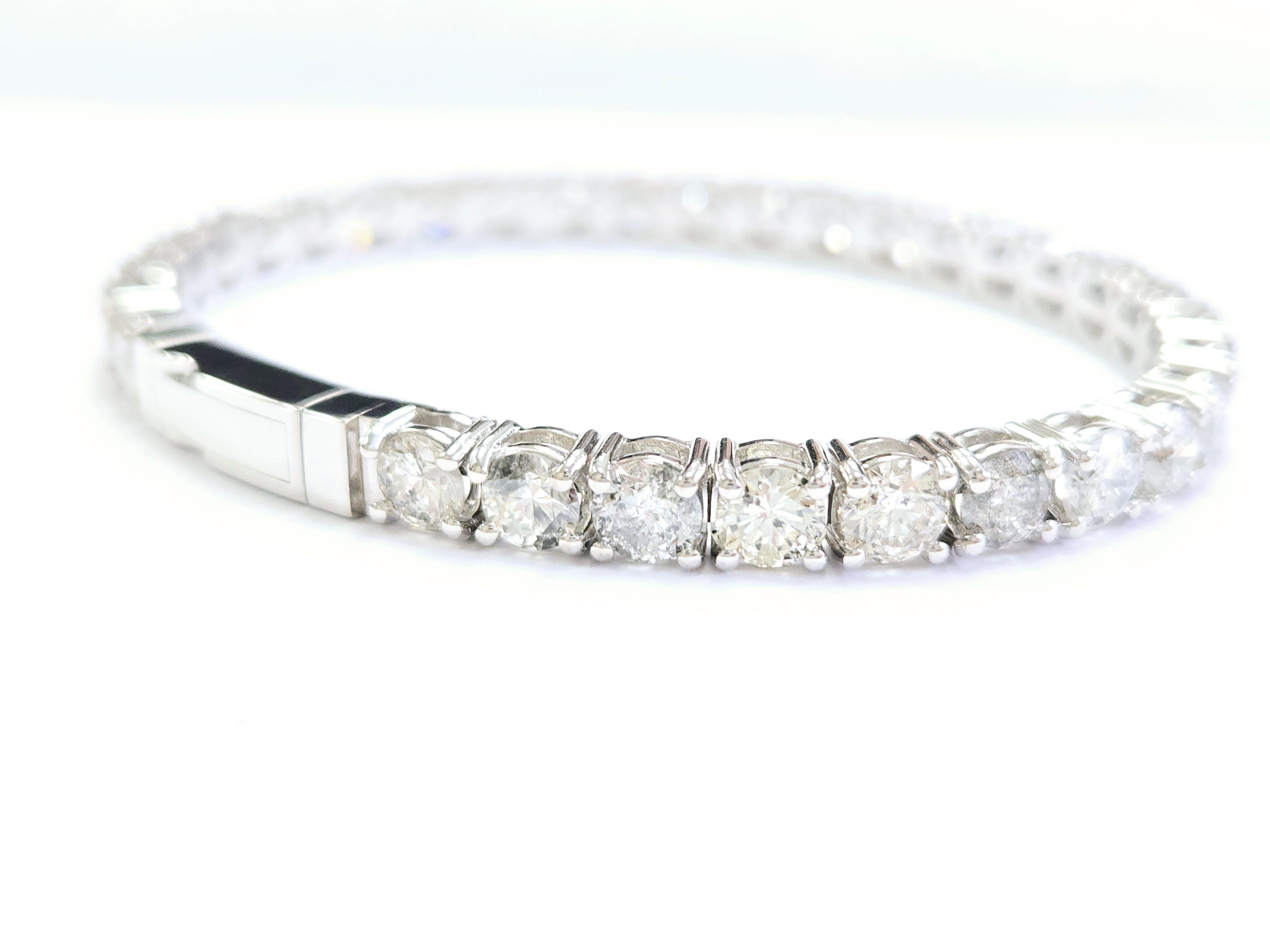 Bracelet jonc souple en or blanc 14 carats avec diamants naturels de 13,32 carats en vente 2