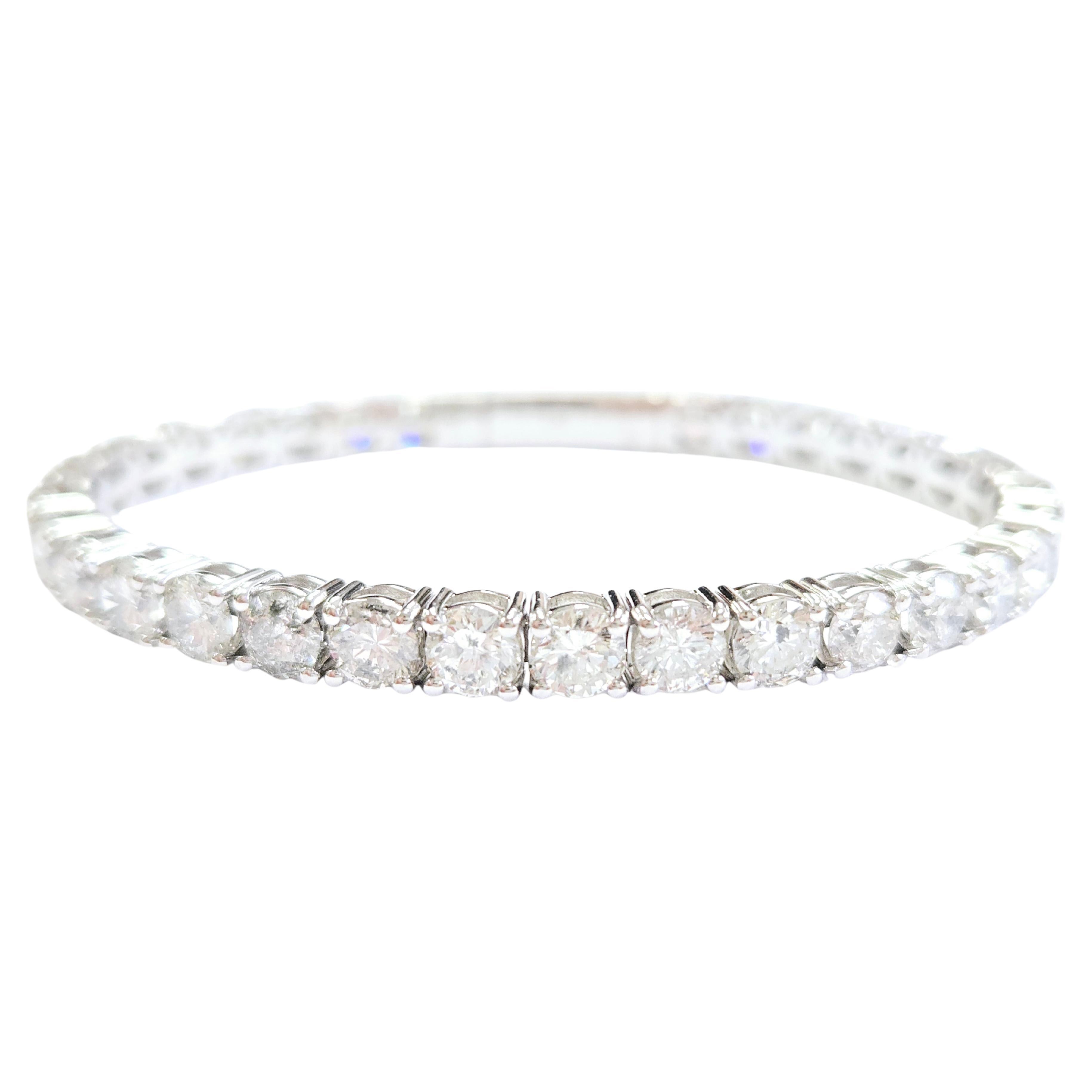 Bracelet jonc souple en or blanc 14 carats avec diamants naturels de 13,32 carats en vente