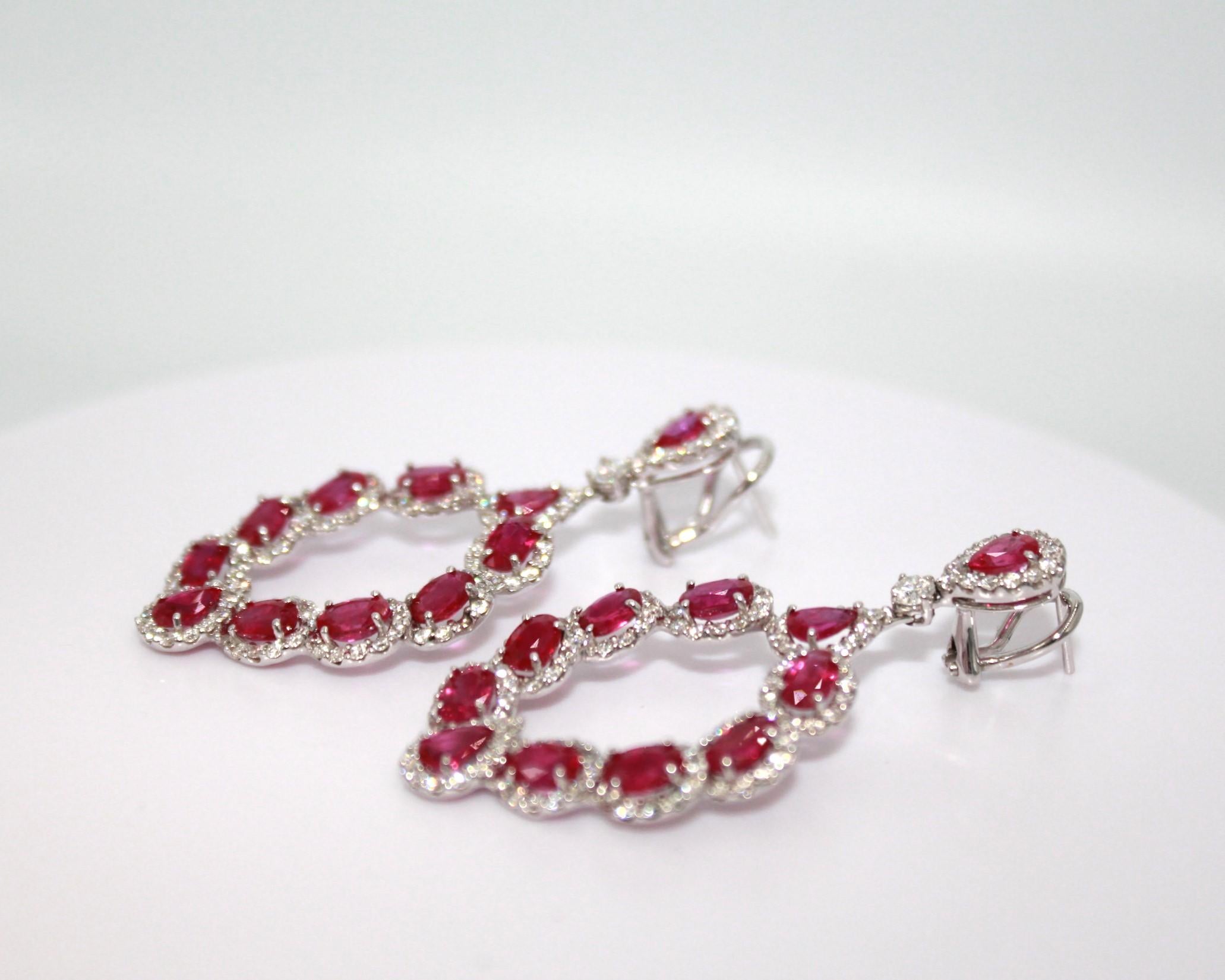 Boucle d'oreille rubis birman et diamant de 13.33 carats  en vente 1