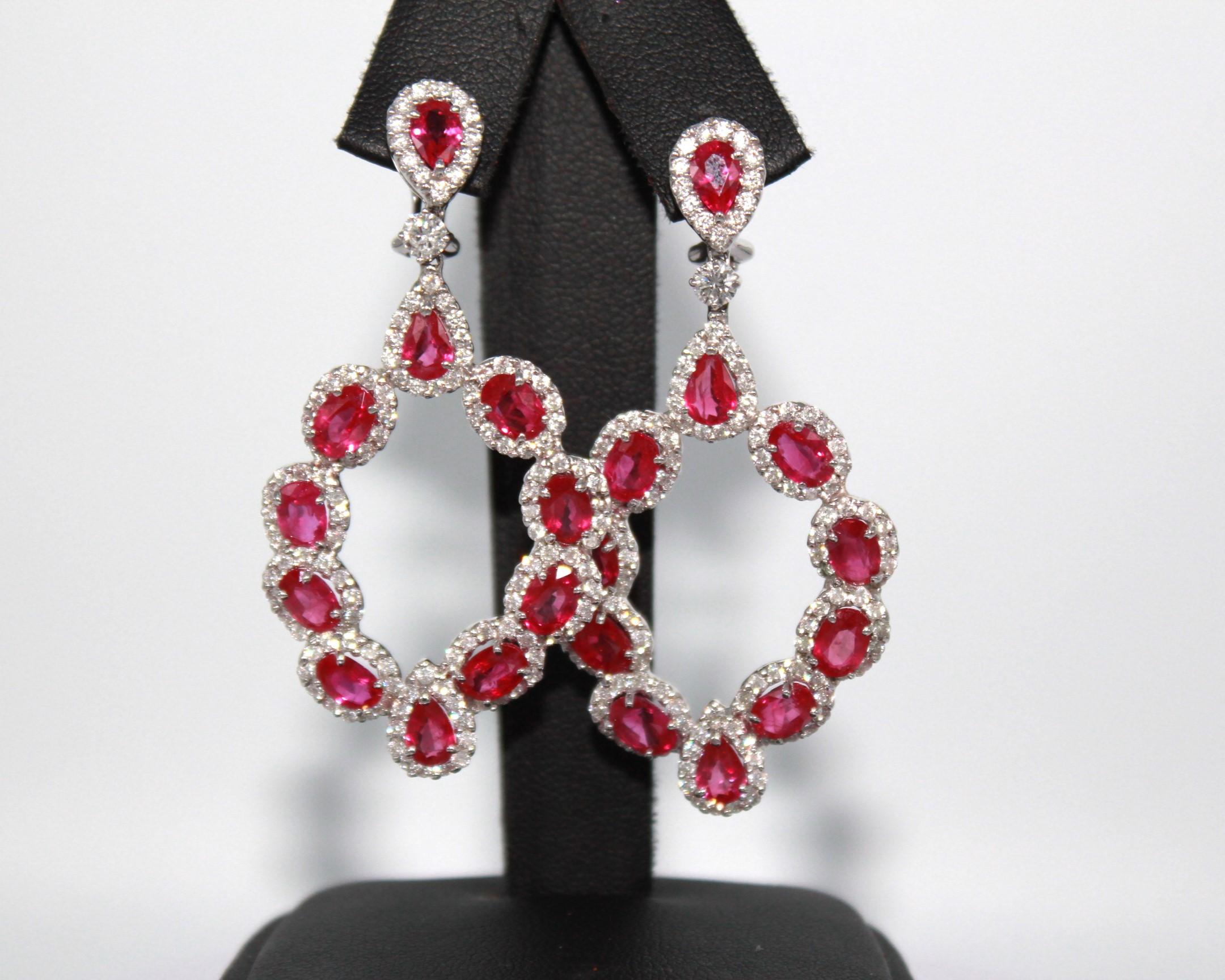 Boucle d'oreille rubis birman et diamant de 13.33 carats  en vente 3