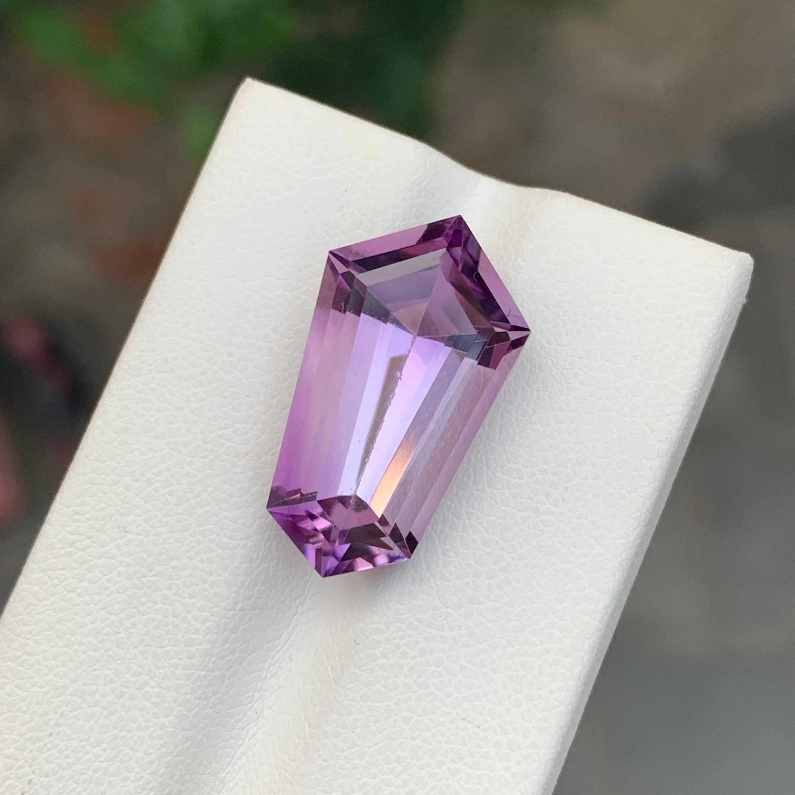 13,35 Karat Natürlicher loser Amethyst Sarg Form Edelstein (Kiteschliff) im Angebot