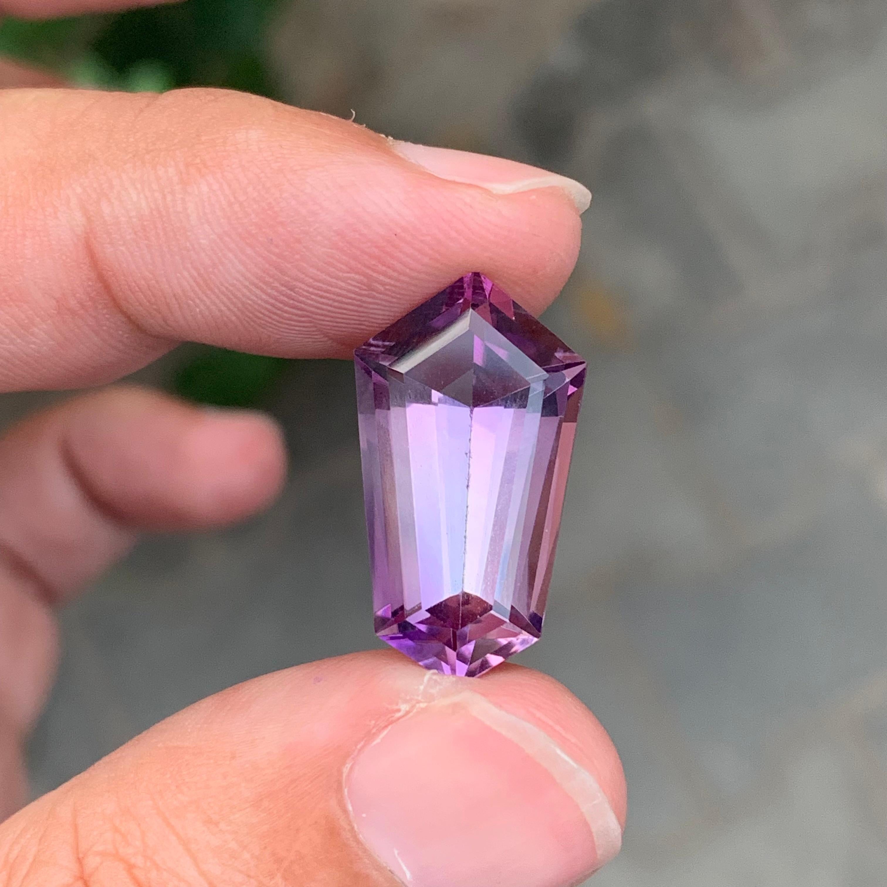 13,35 Karat Natürlicher loser Amethyst Sarg Form Edelstein im Zustand „Neu“ im Angebot in Peshawar, PK