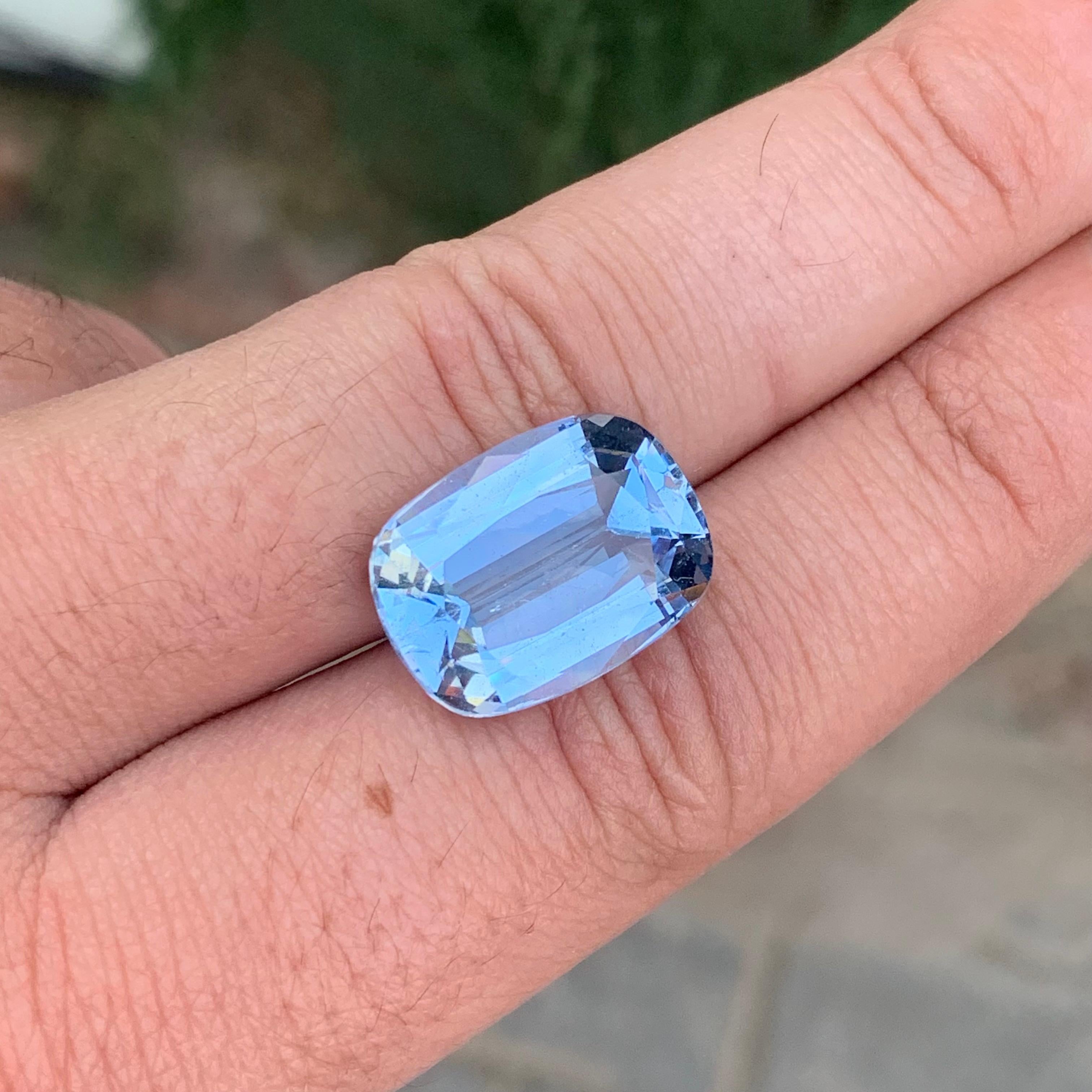13.35 Carat Pretty Loose Aquamarine Goshenite Cushion Shape Gemstone For Sale 5