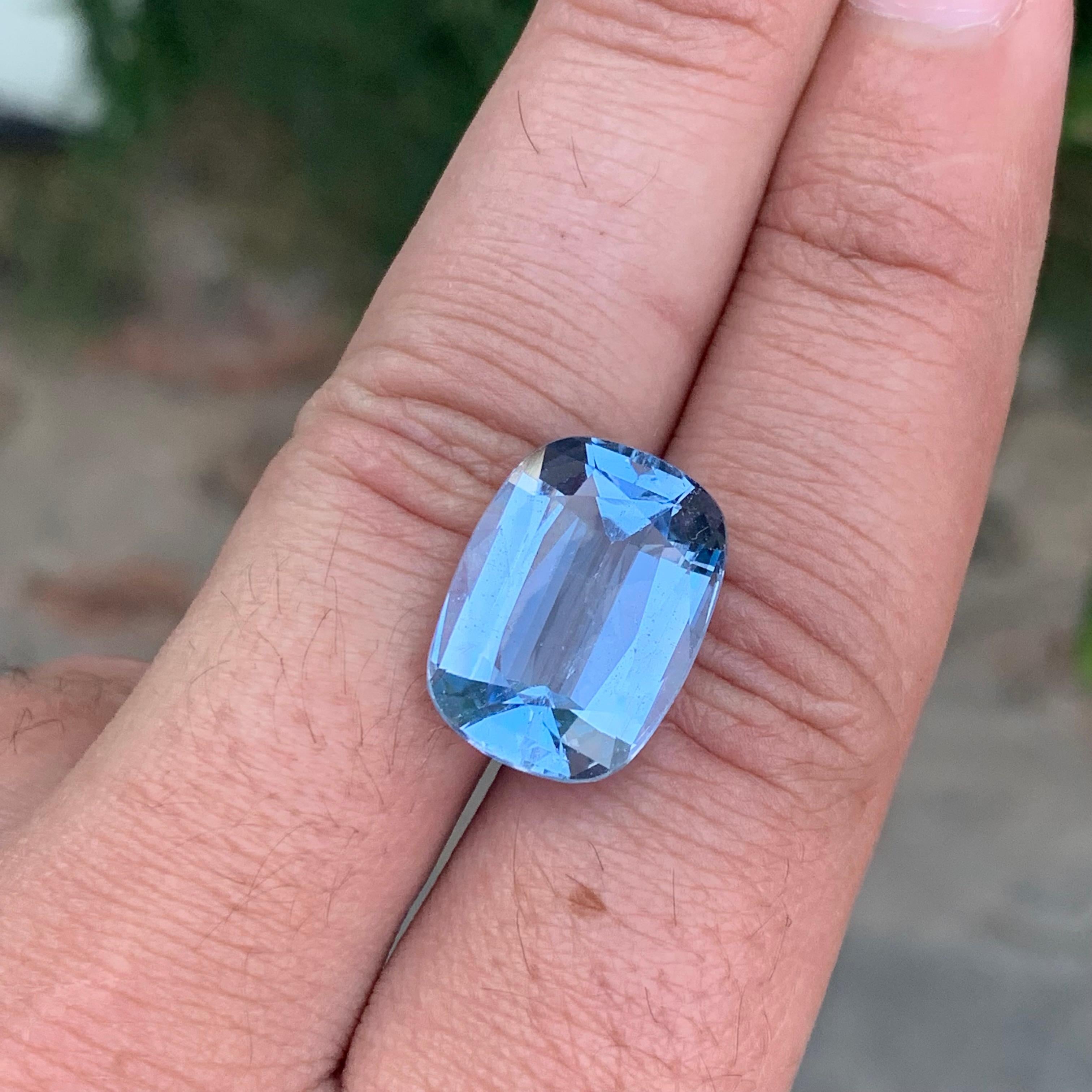 13.35 Carat Pretty Loose Aquamarine Goshenite Cushion Shape Gemstone For Sale 2