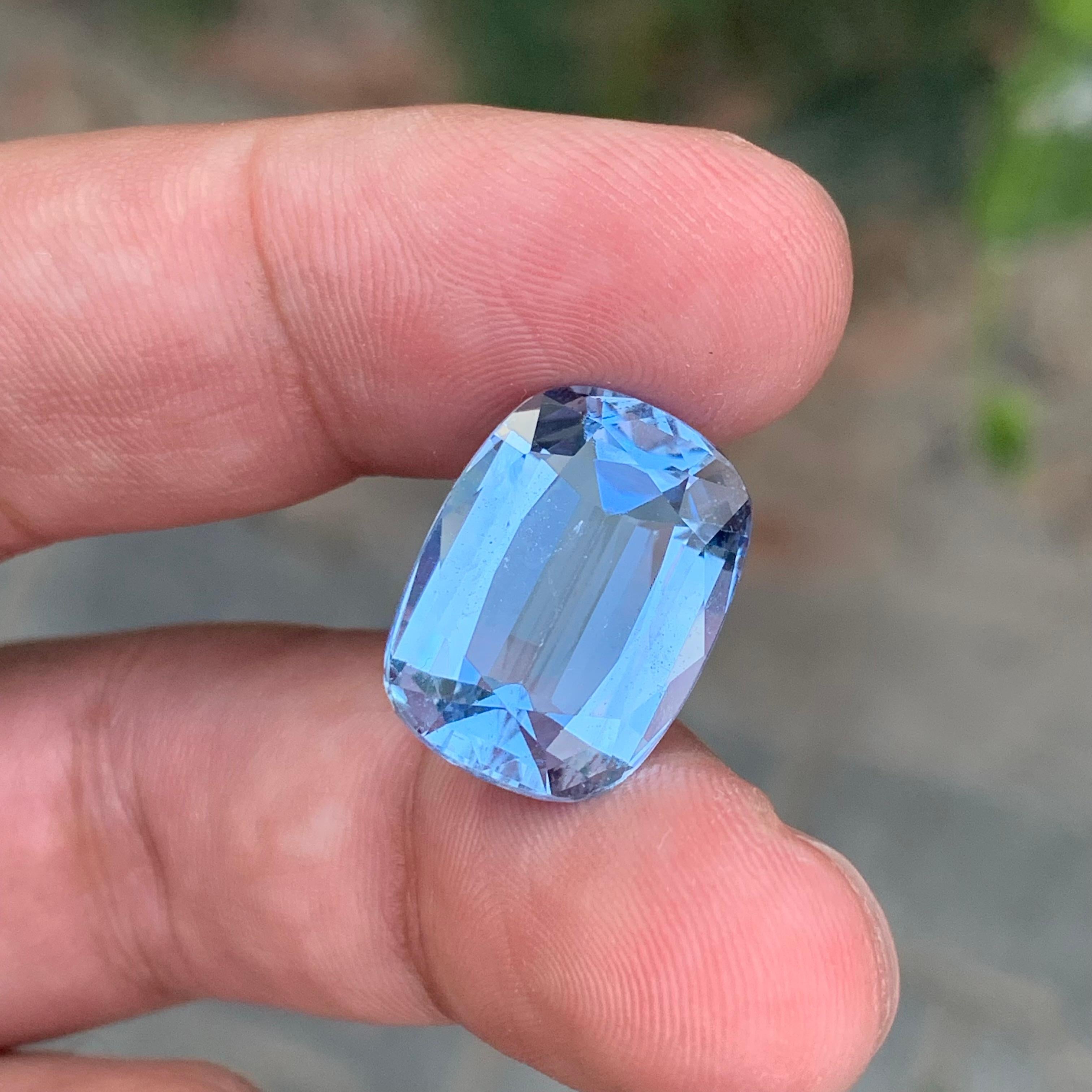 13.35 Carat Pretty Loose Aquamarine Goshenite Cushion Shape Gemstone For Sale 3