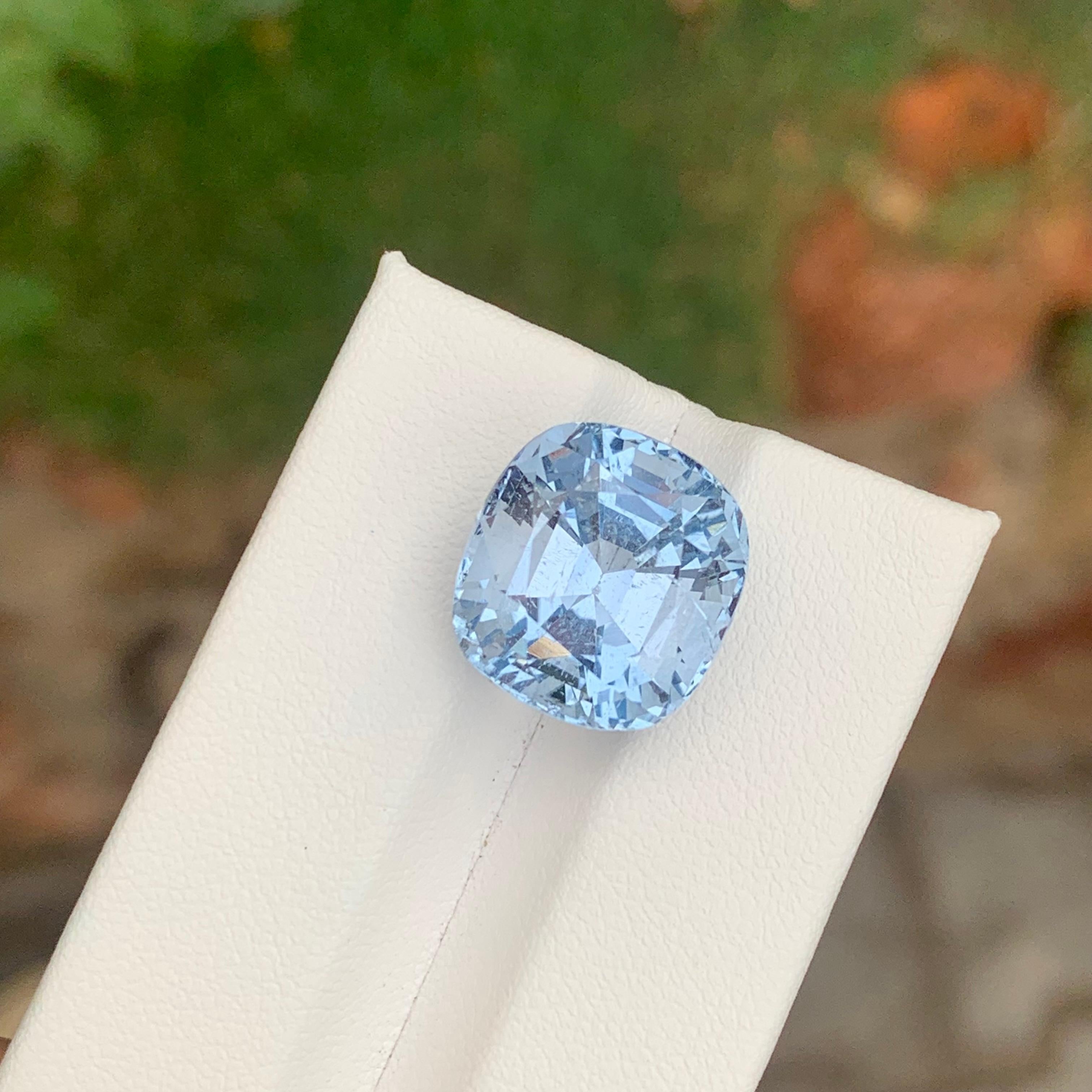 Women's or Men's 13.35 Carats Natural Loose Aquamarine Goshenite Cushion Cut For Sale