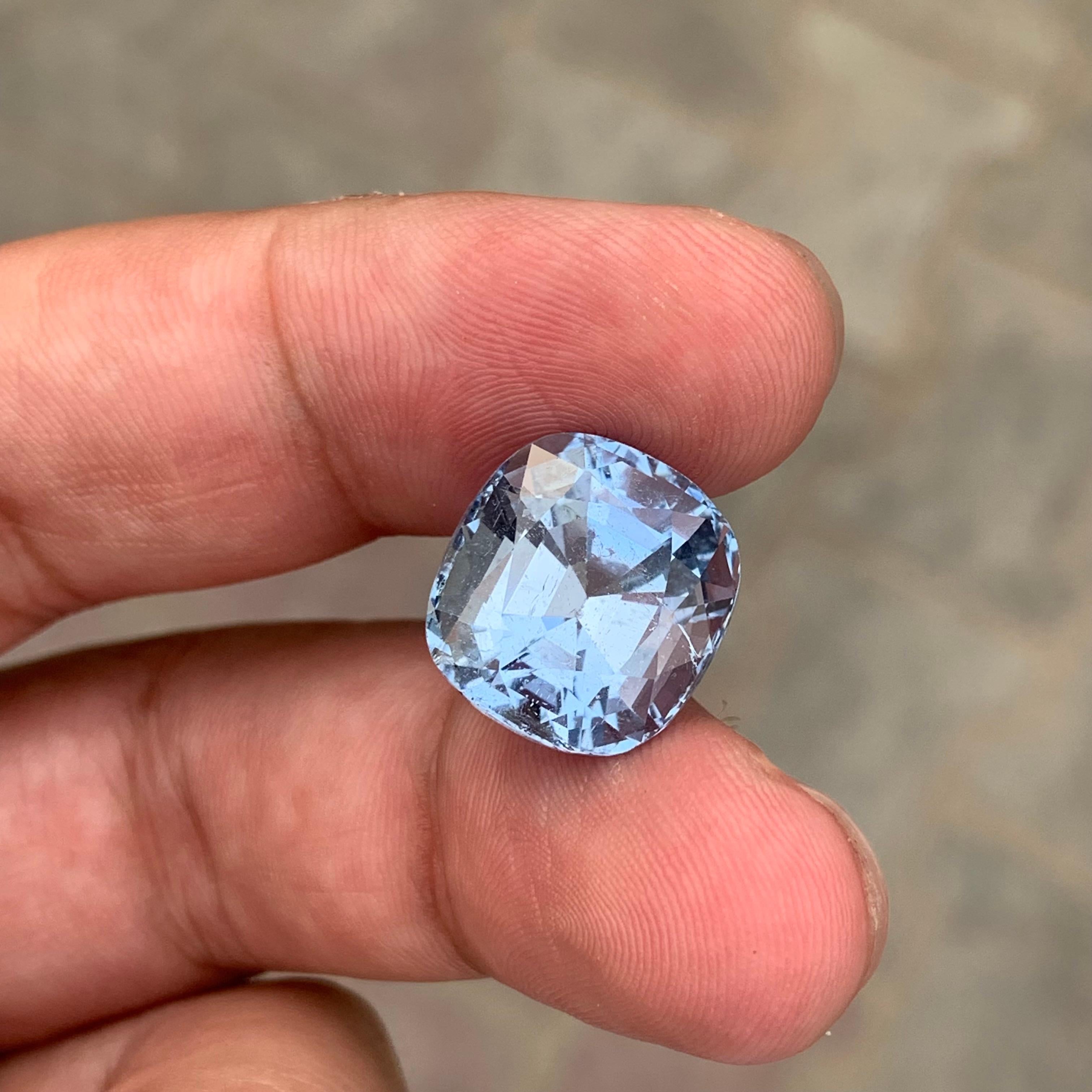 13.35 Carats Natural Loose Aquamarine Goshenite Cushion Cut For Sale 1
