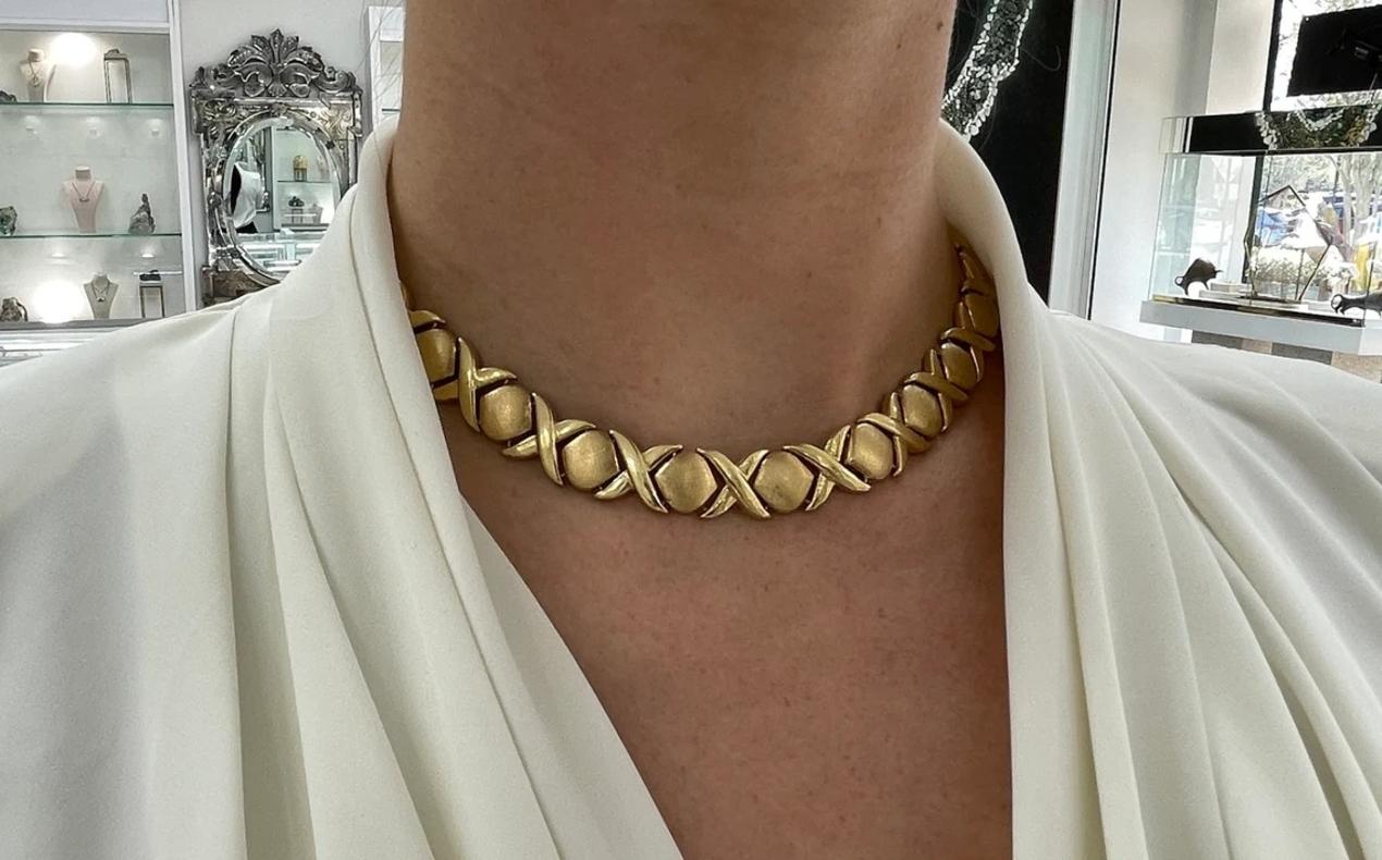 Modern 13.35MM 14K Solid Yellow Gold XOXO Collar Statement Formal Necklace For Sale