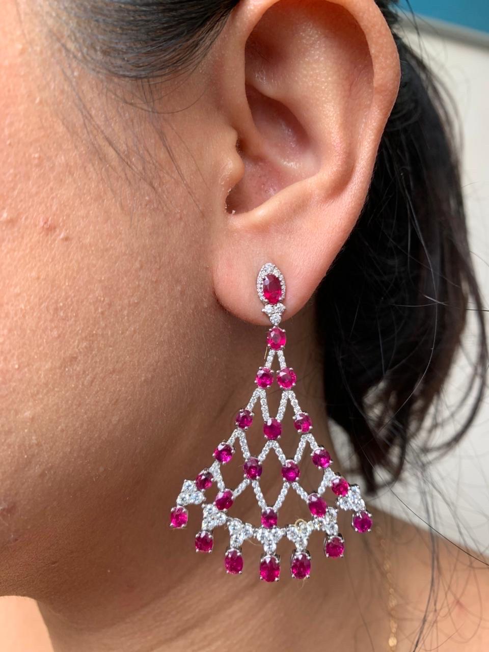 Donna 13.36 Carat Burma Ruby And Diamond Earrings In Platinum in vendita