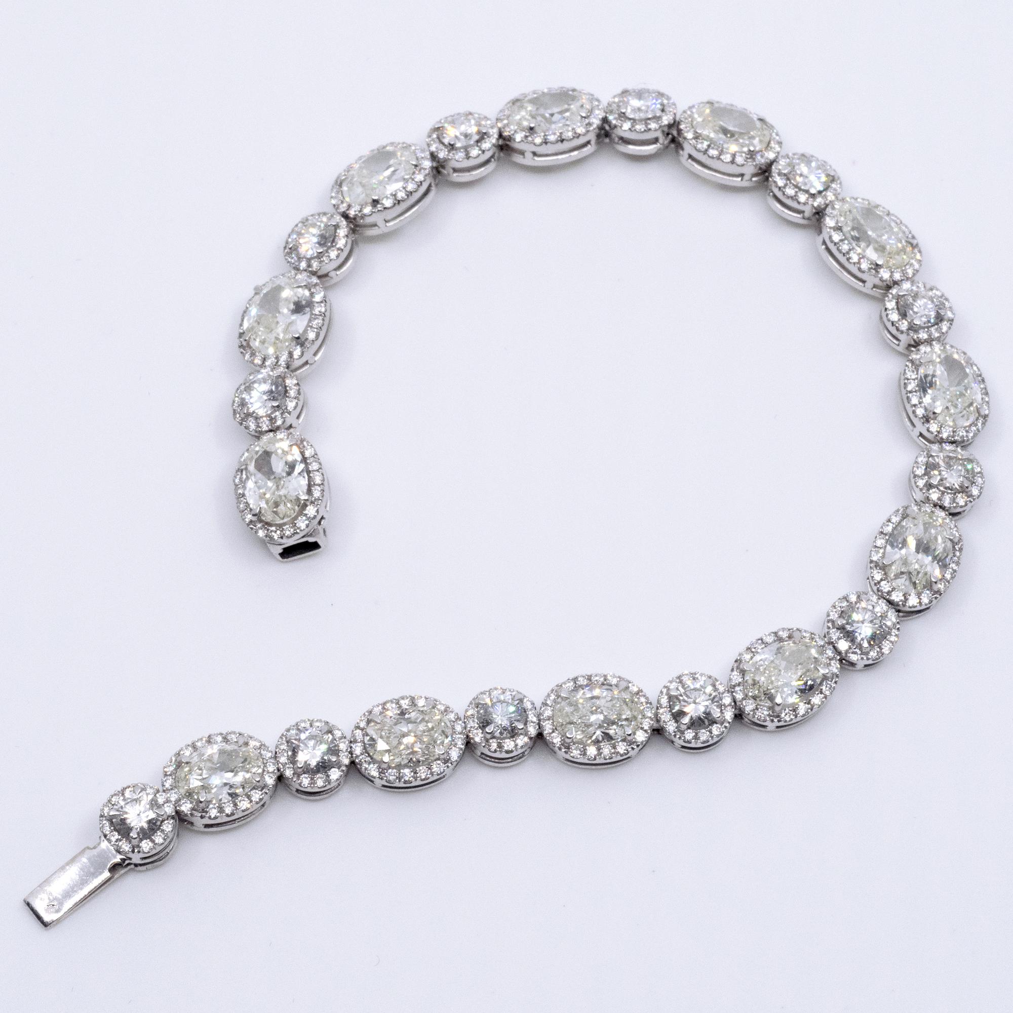 13.36 Carat Oval and Round Diamond 18 Karat Gold Tennis Bracelet In New Condition For Sale In Monte Carlo, MC