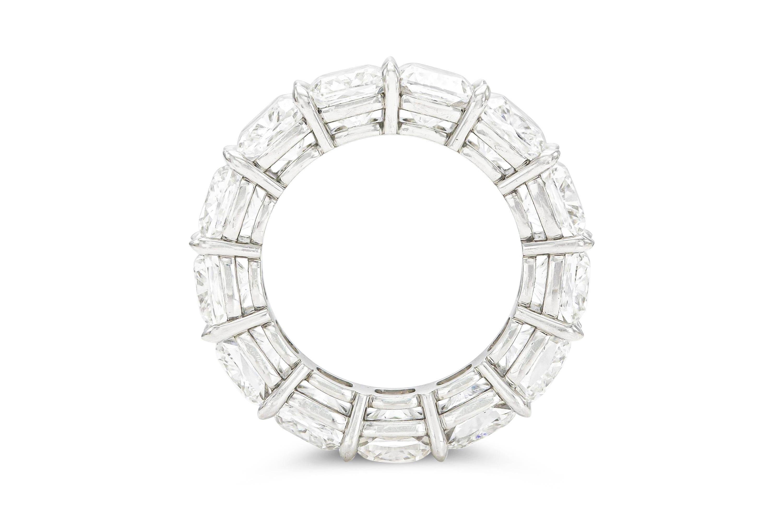 Taille coussin Bracelet éternité en diamant taille coussin de 13,38 carats en vente