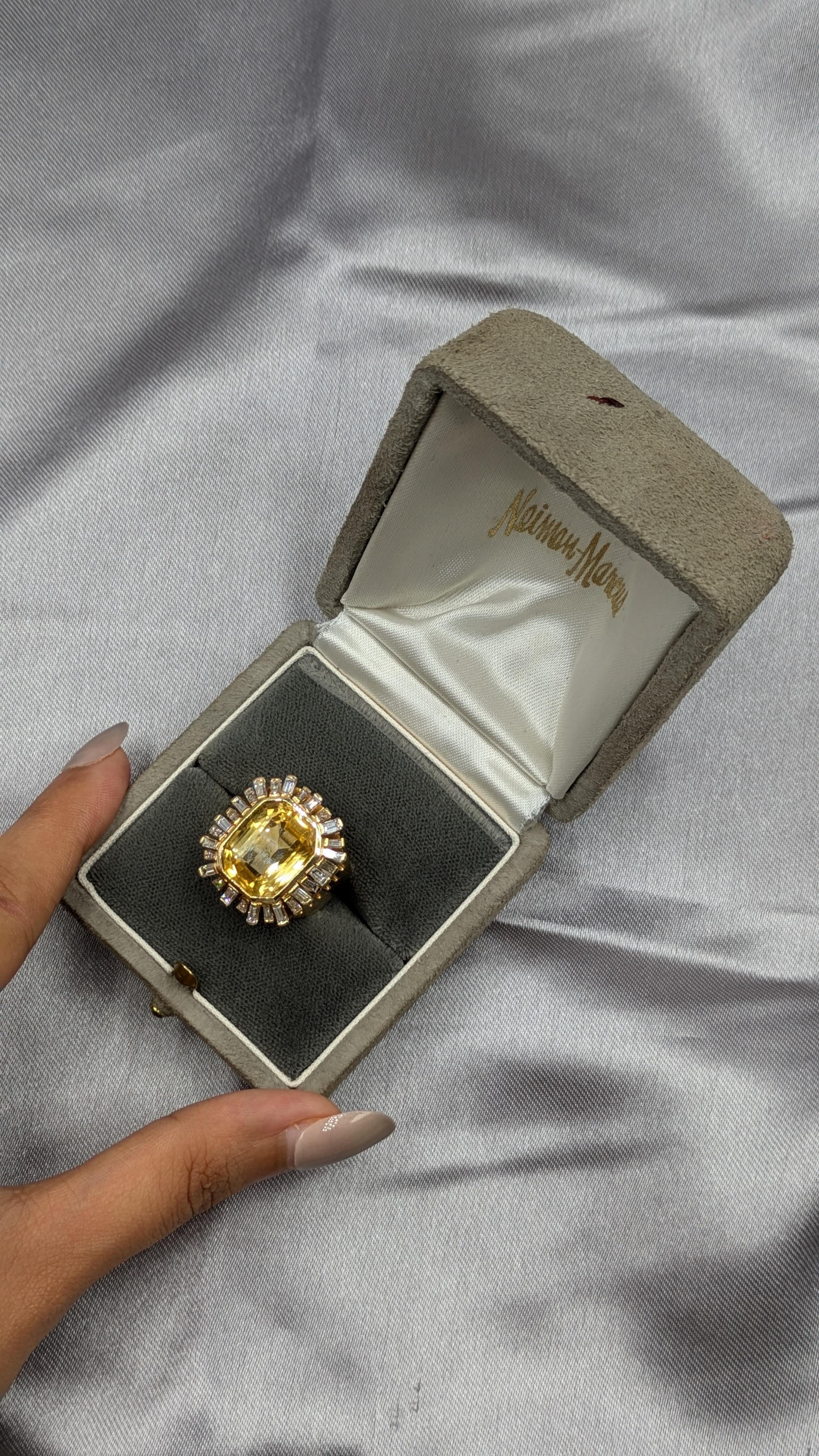 13.38 Carat Yellow Sapphire and Diamond Ring in 18K Gold, 20.97 Grams For Sale 4