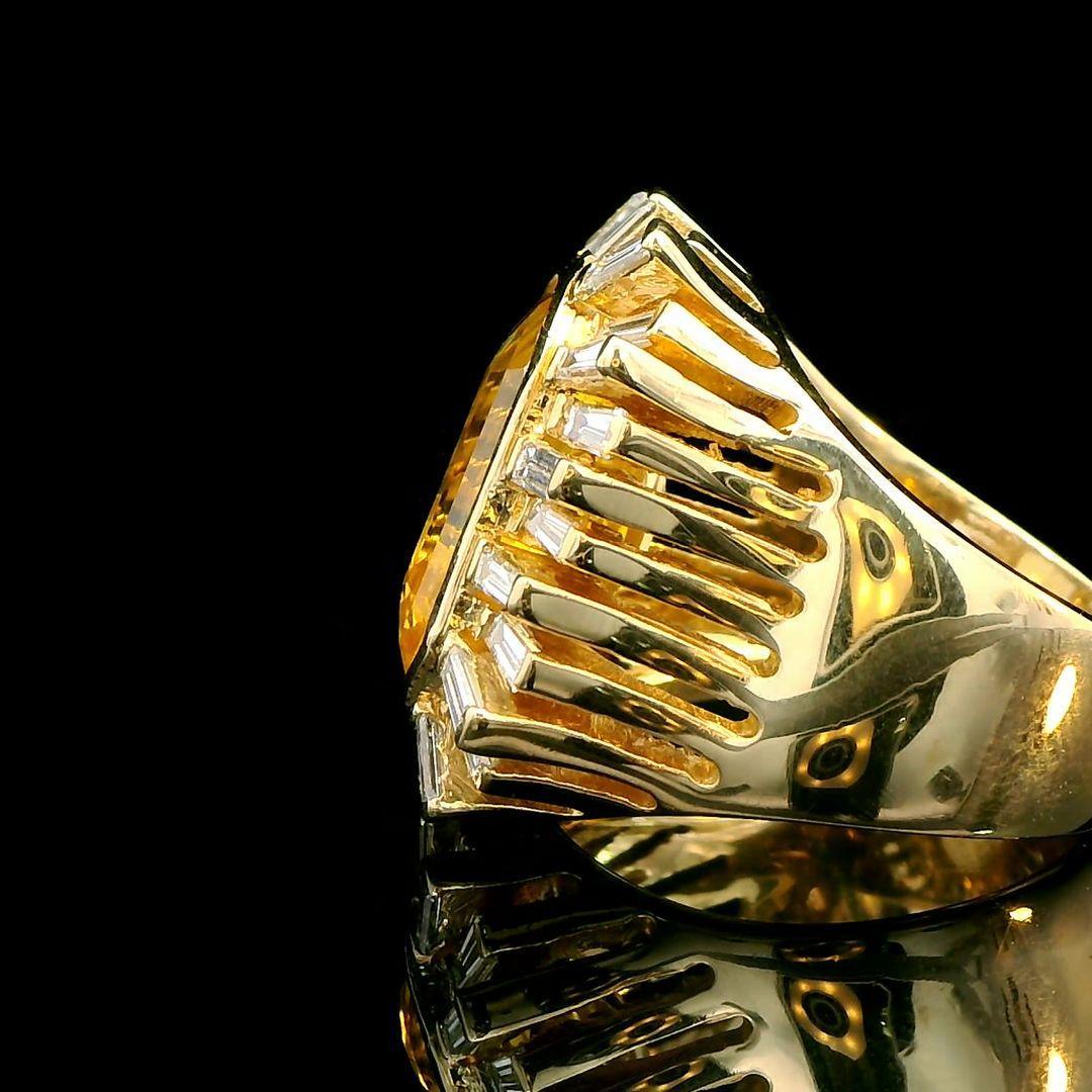 Women's 13.38 Carat Yellow Sapphire and Diamond Ring in 18K Gold, 20.97 Grams For Sale