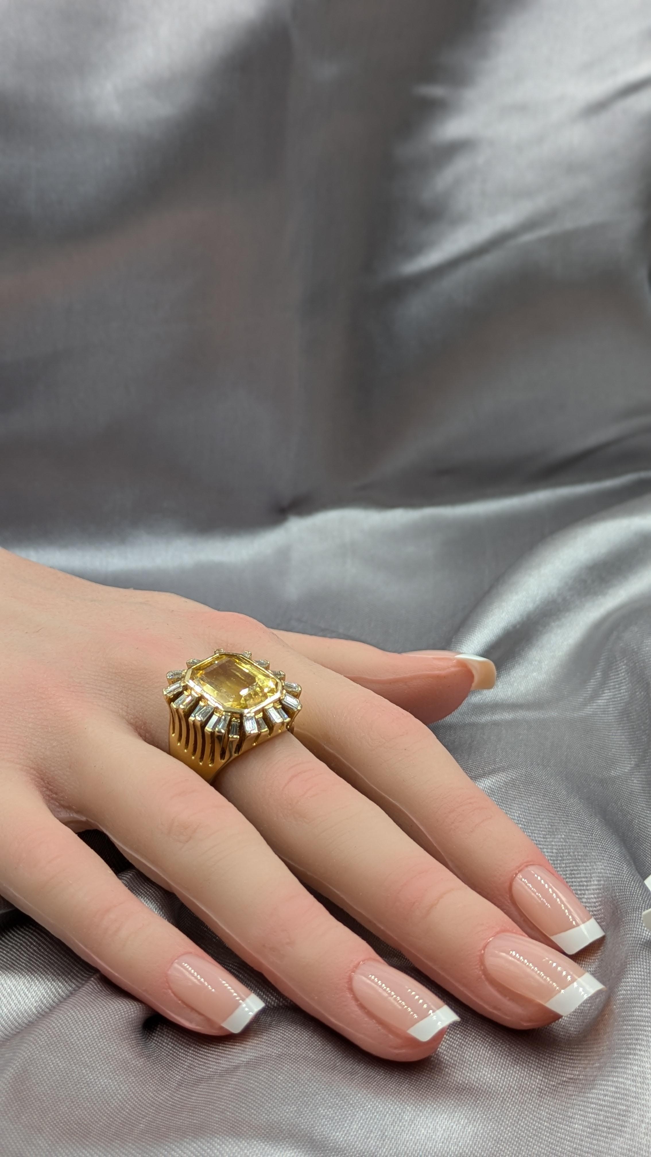 13.38 Carat Yellow Sapphire and Diamond Ring in 18K Gold, 20.97 Grams For Sale 1