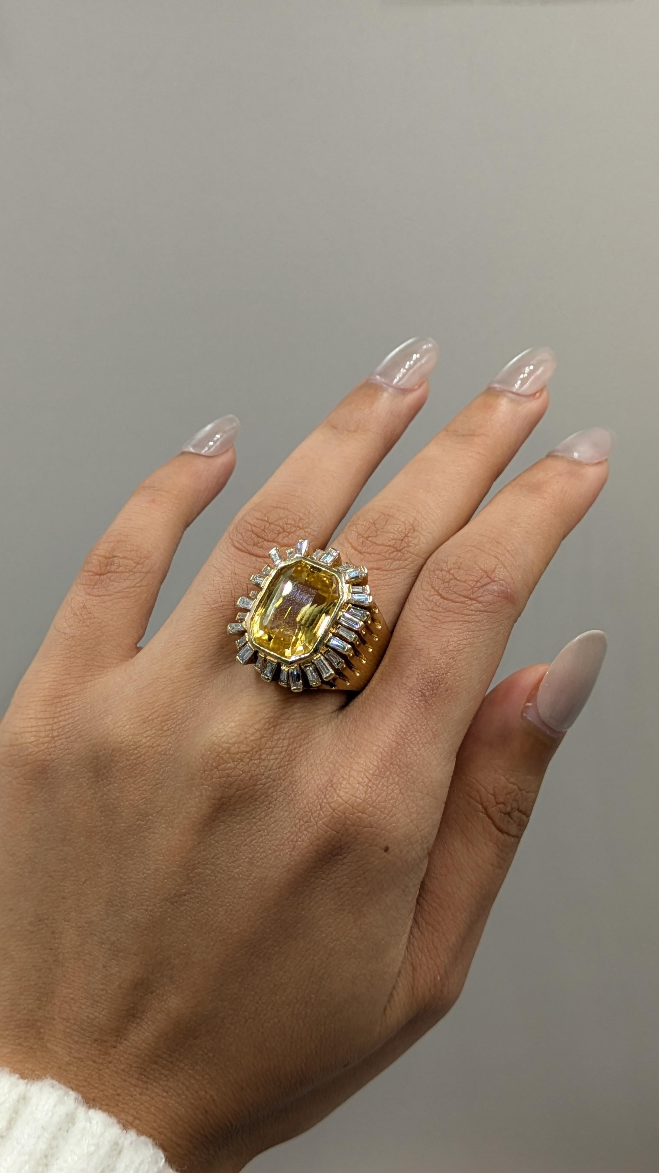 13.38 Carat Yellow Sapphire and Diamond Ring in 18K Gold, 20.97 Grams For Sale 2