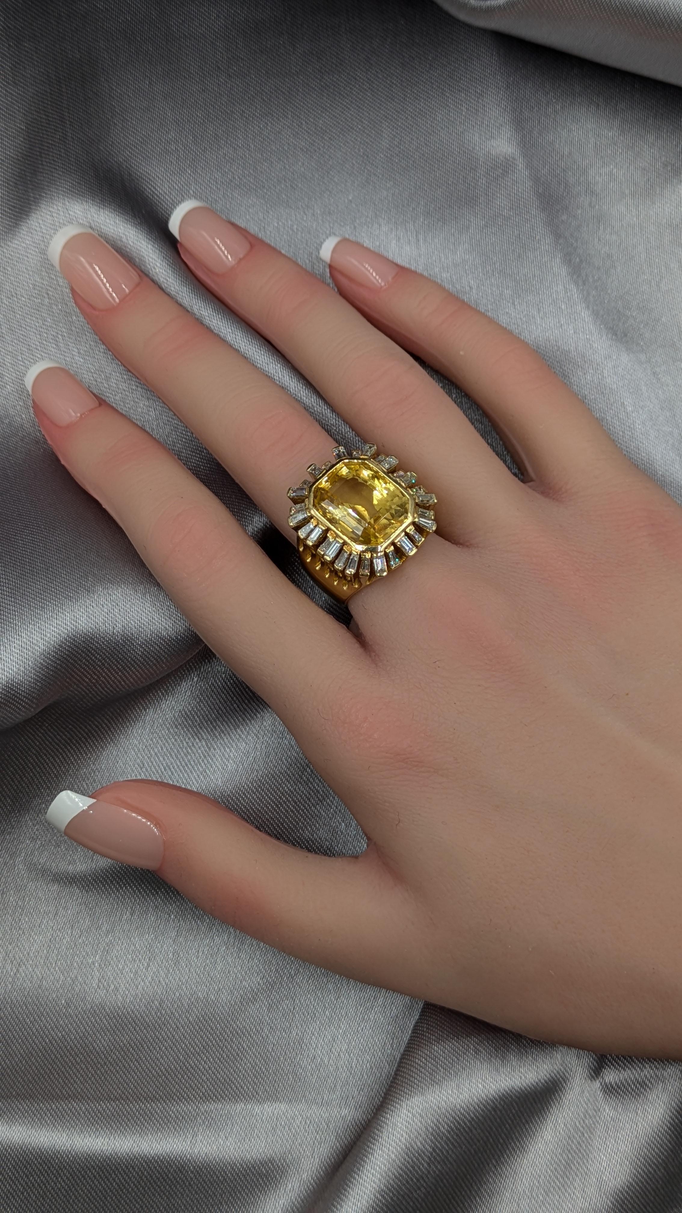 Anello con zaffiro giallo e diamante da 13,38 carati in oro 18 carati, 20,97 grammi in vendita 3