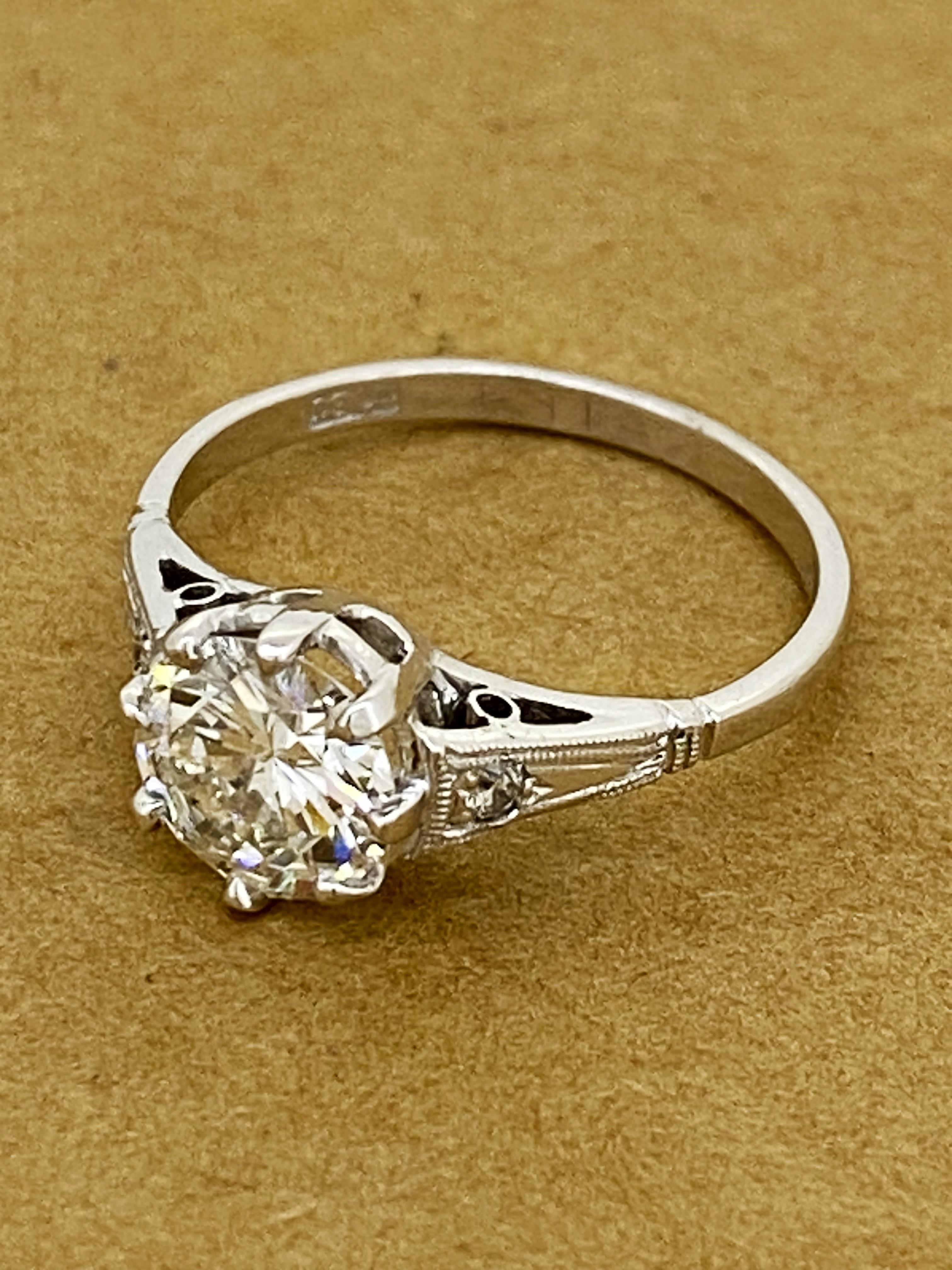 1.33ct F/VS1 Diamond Solitaire Ring in 18K White Gold, AusCertified, Handmade. In Excellent Condition For Sale In MELBOURNE, AU