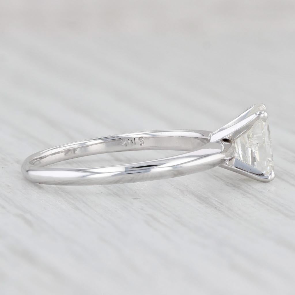 Informationen zu Edelsteinen:
- Natürlicher Diamant -
Karat - 1,33ct (5,6 x 7,5 mm) 
Schliff - Rechteckiger Brillant
Farbe - J - K
Klarheit - I2
Bitte beachten Sie, dass es einen oberflächlichen Einschluss, eine natürliche Facettierung und ein paar