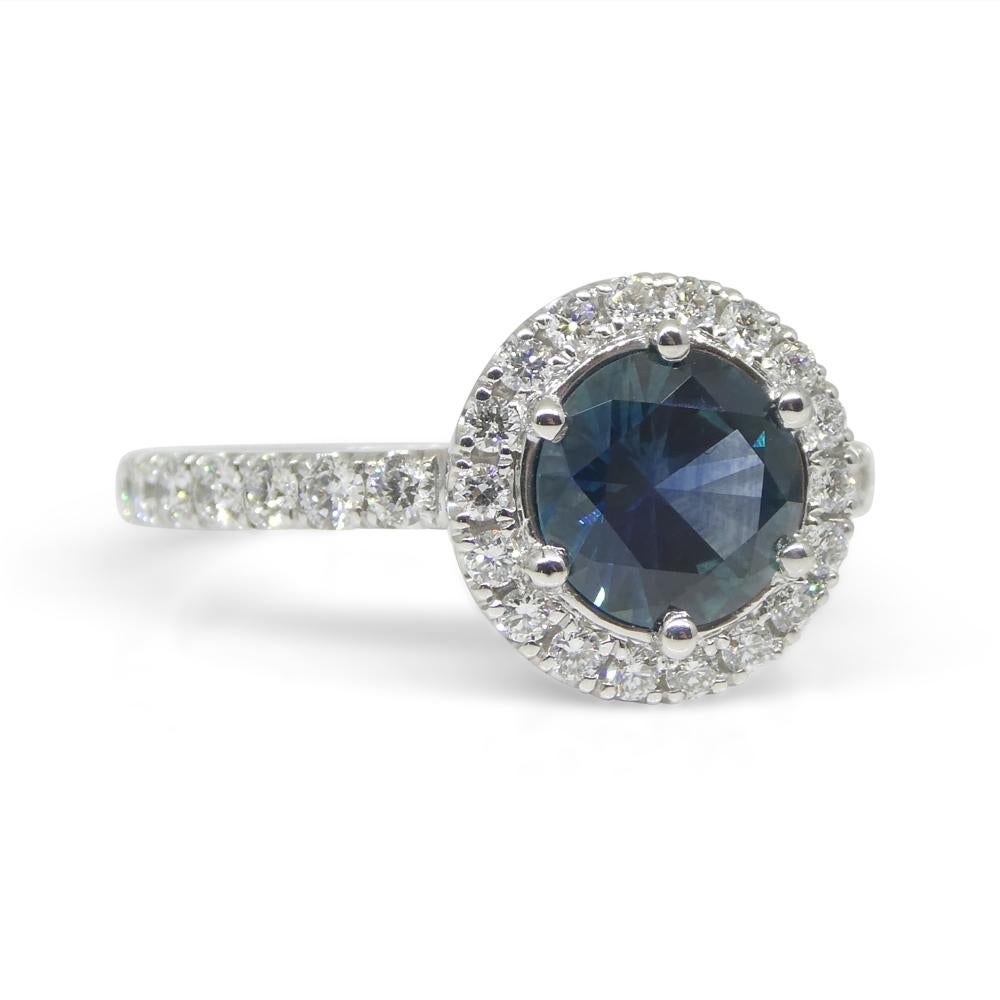 Bague de fiançailles en or blanc 18 carats avec saphir bleu sarcelle et halo de diamants 1,33 carat en vente 3