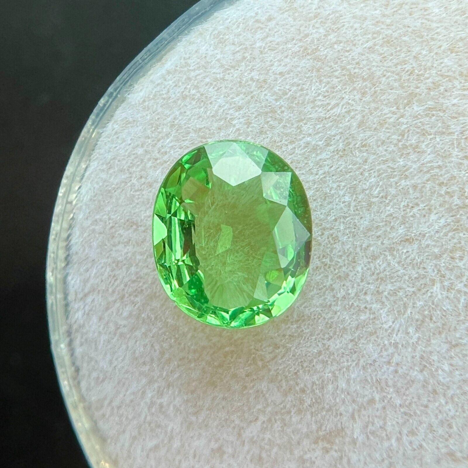 1.33ct Lebendiges Grün Lebendiger Tsavorit Granat Ovalschliff Loser Edelstein 7.4x6.3mm 1