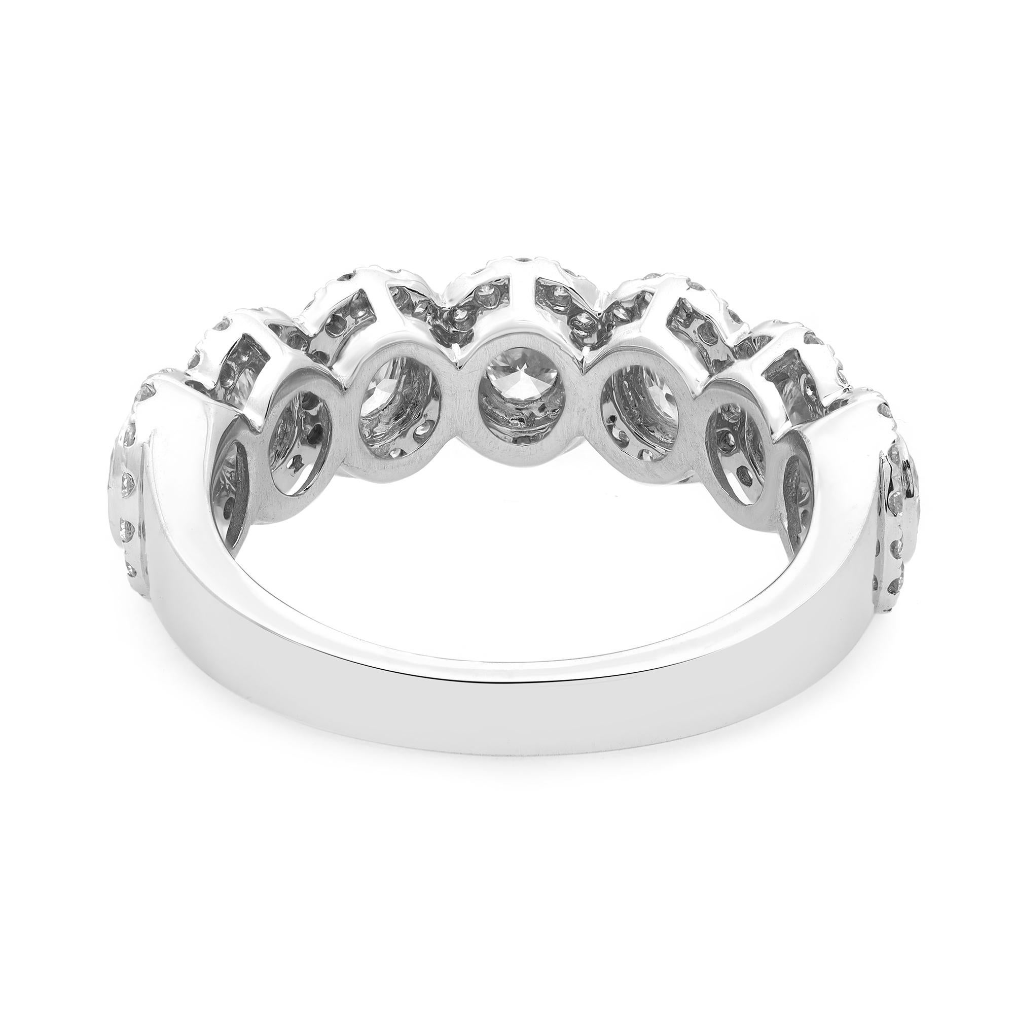 Moderne Alliance en or blanc 18 carats avec halo de diamants taille ovale 1,33 carat au total, taille 6,5 en vente