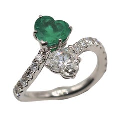1.34 Carat Colombian Emerald 1.025 Carat Diamond Platinum Toi et Moi Ring